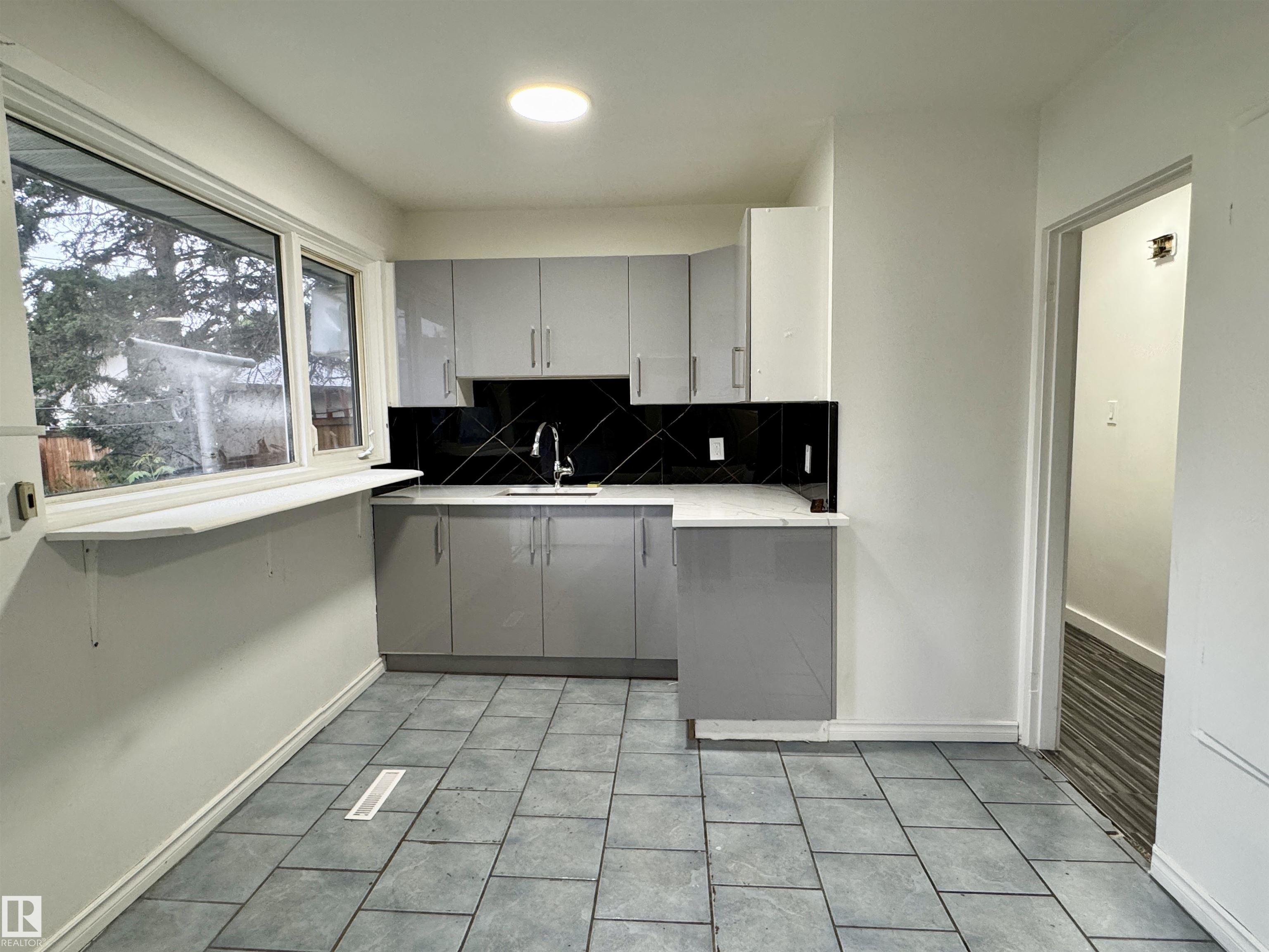 Photo 10 at 16415 106 Avenue NW, Britannia Youngstown, Edmonton