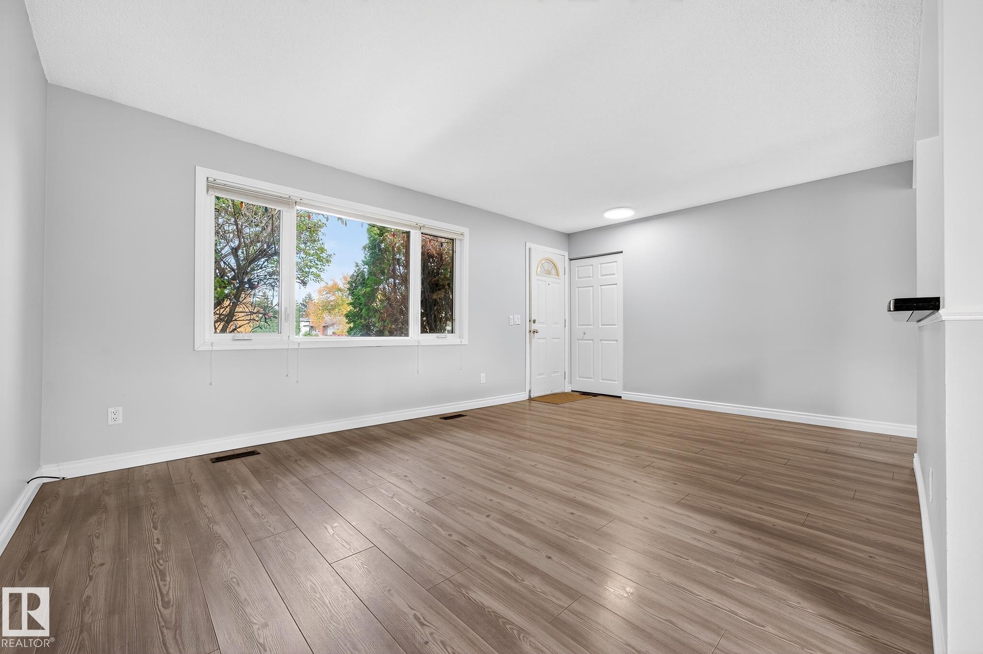 Photo 11 at 11423 35a Avenue NW, Greenfield, Edmonton