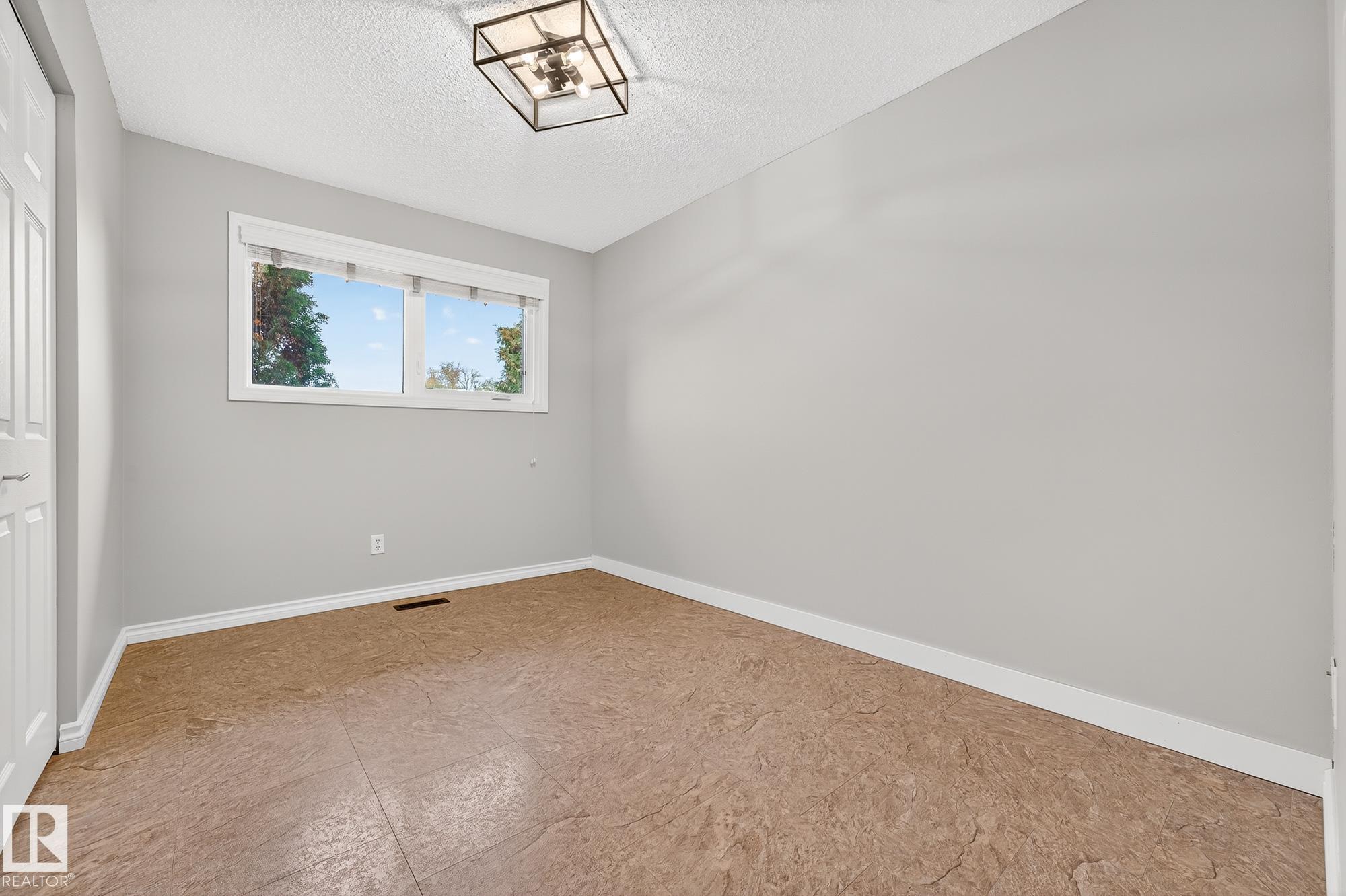 Photo 13 at 11423 35a Avenue NW, Greenfield, Edmonton