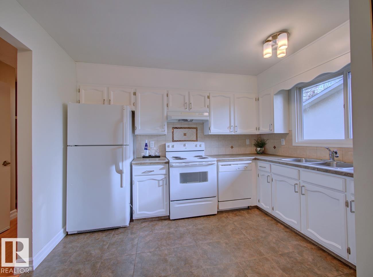 Photo 12 at 9621 89a Street, Pineview Fort Sask., Fort Saskatchewan