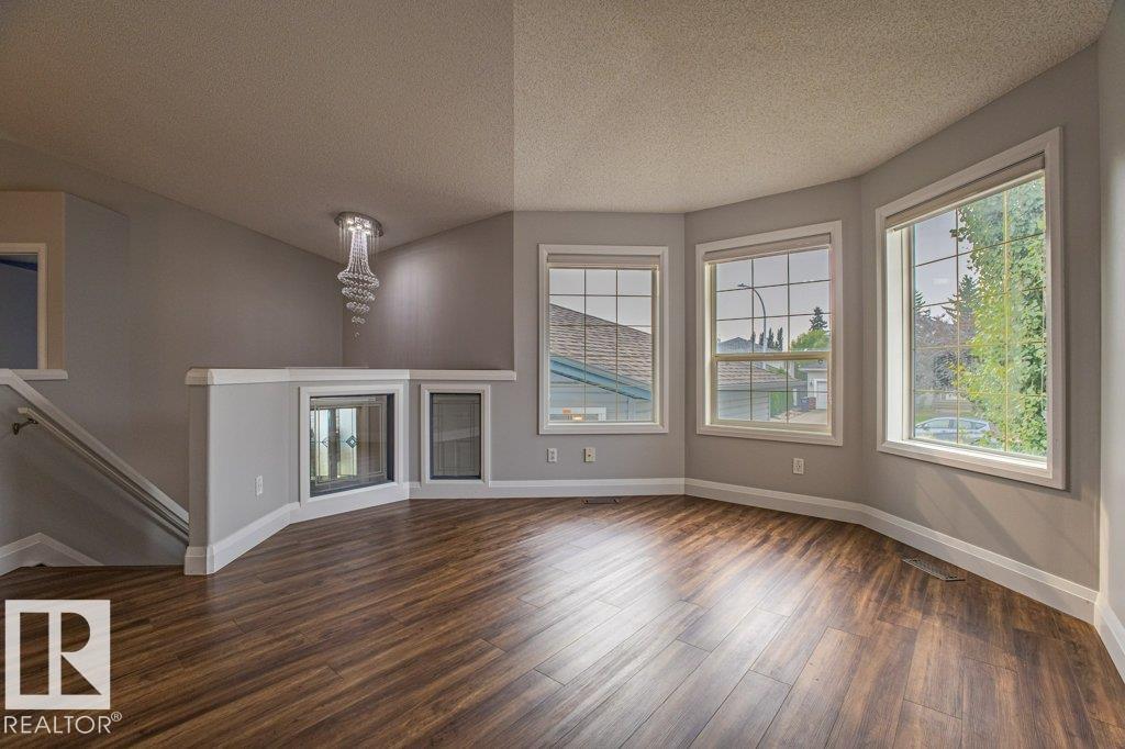 Photo 4 at 2812 40a Avenue NW, Larkspur, Edmonton
