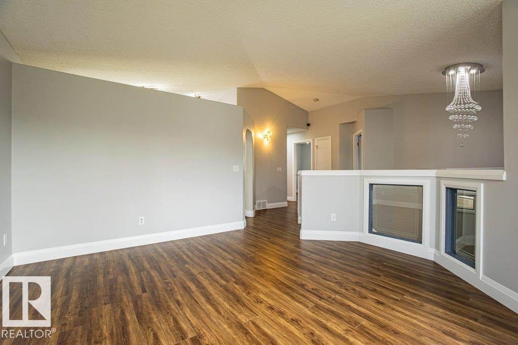 Photo 5 at 2812 40a Avenue NW, Larkspur, Edmonton