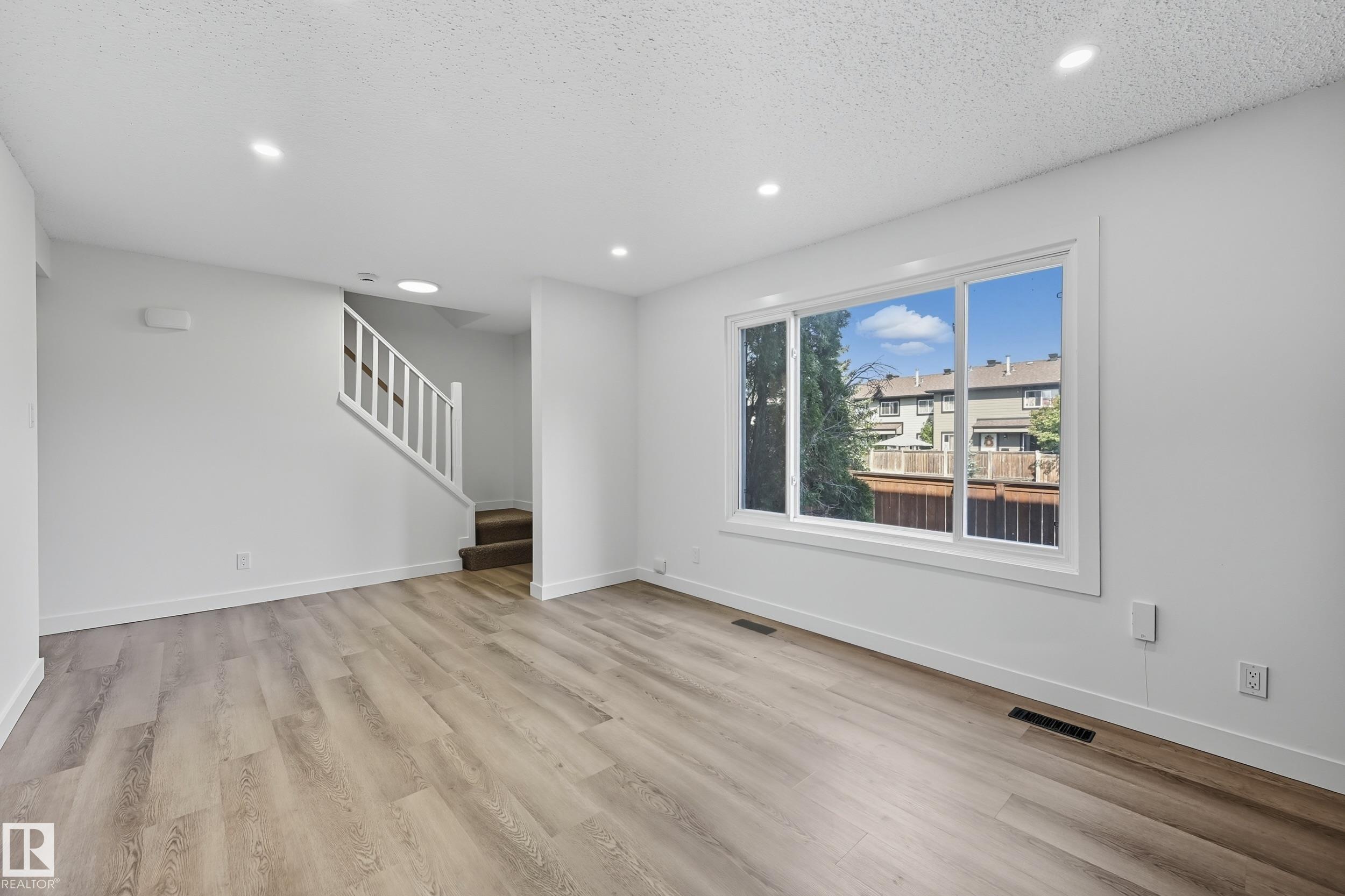 Photo 7 at 118 Primrose Gardens NW, Aldergrove, Edmonton