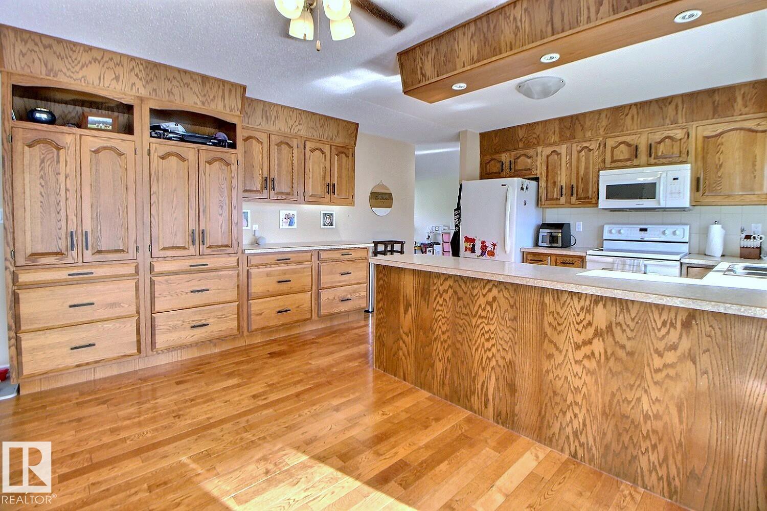 Photo 5 at 96 - 23516 Twp Road 560, Hewitt Estate, Rural Sturgeon County