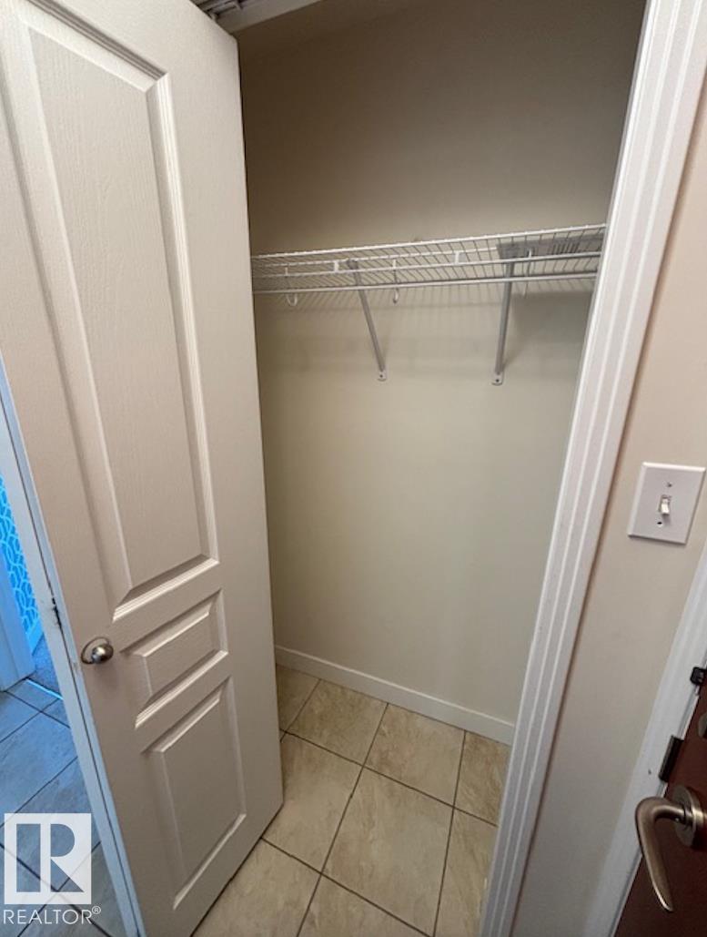 Photo 5 at 206 - 10333 112 Street NW, Wîhkwêntôwin, Edmonton