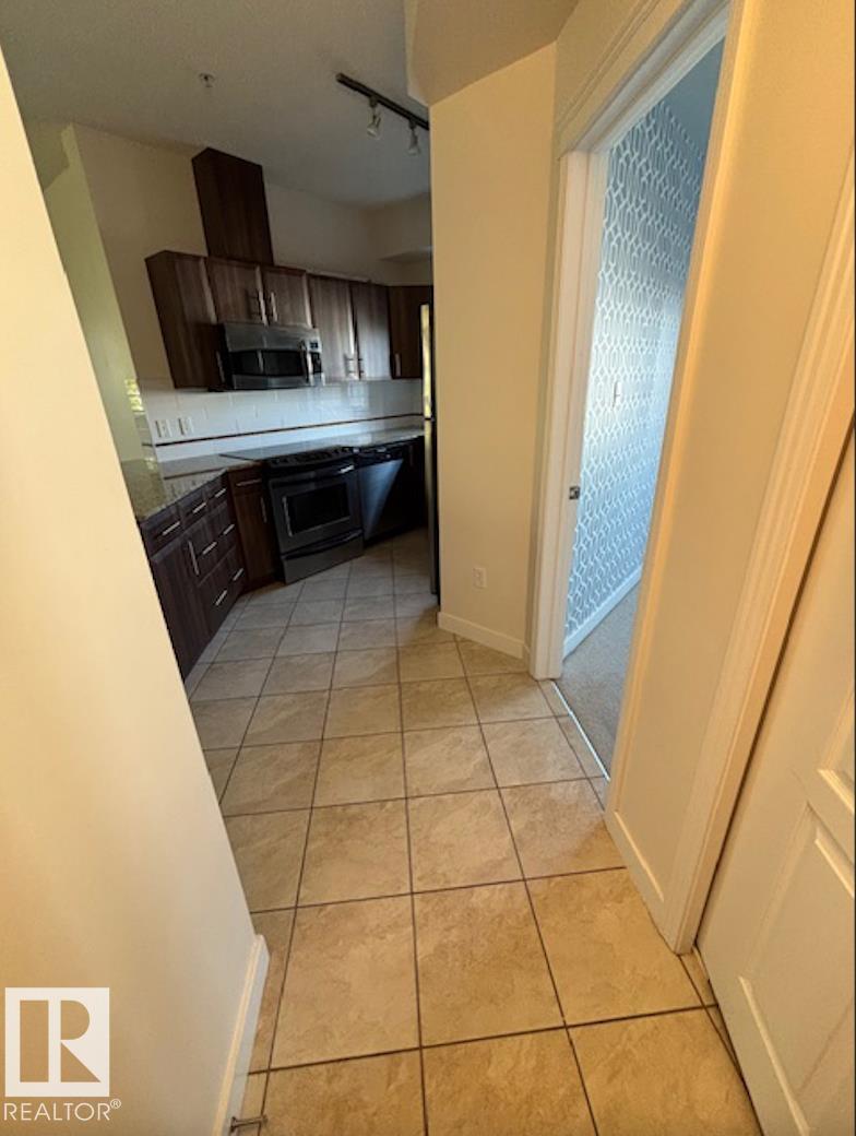 Photo 6 at 206 - 10333 112 Street NW, Wîhkwêntôwin, Edmonton