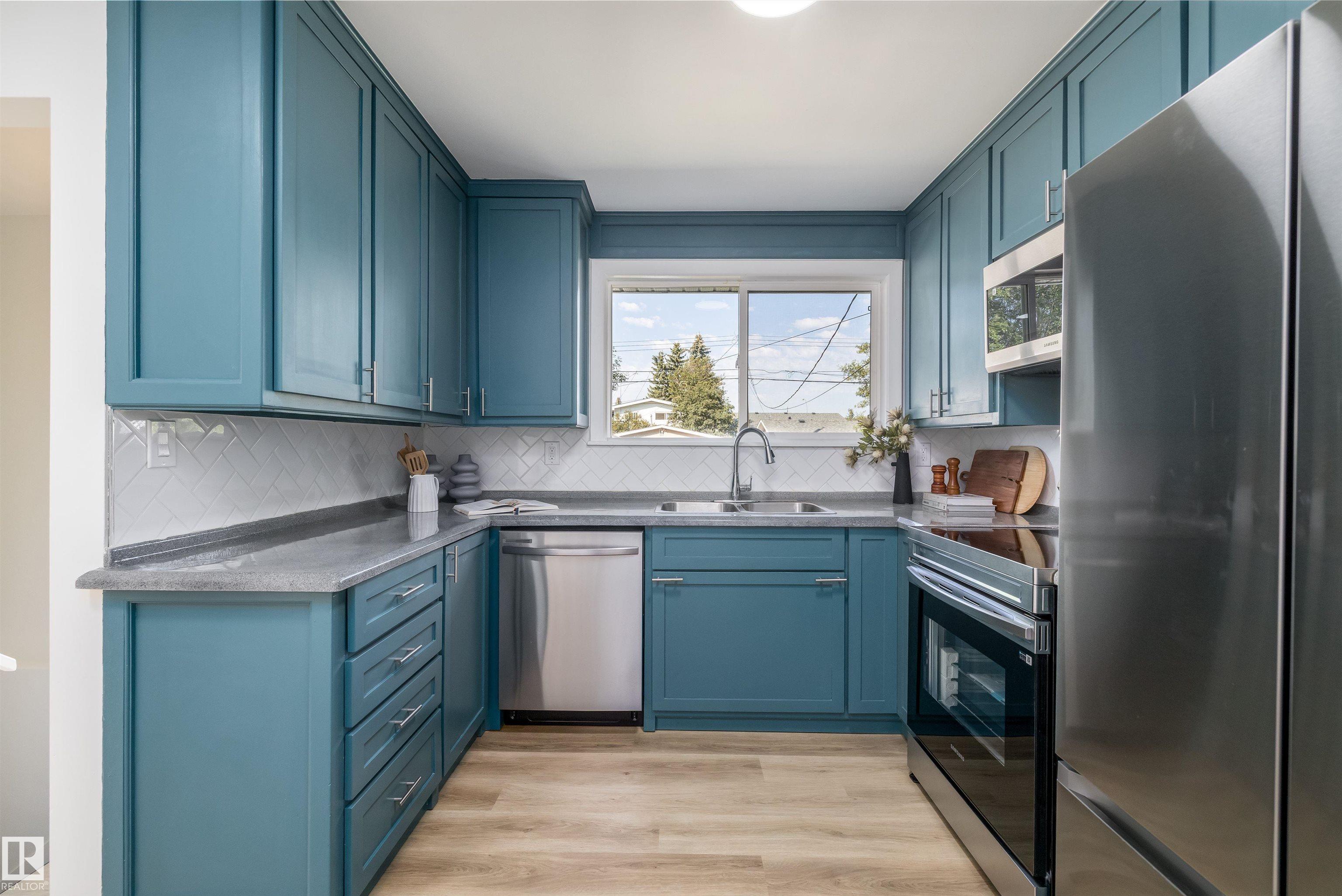 Photo 12 at 13044 78 Street NW, Balwin, Edmonton