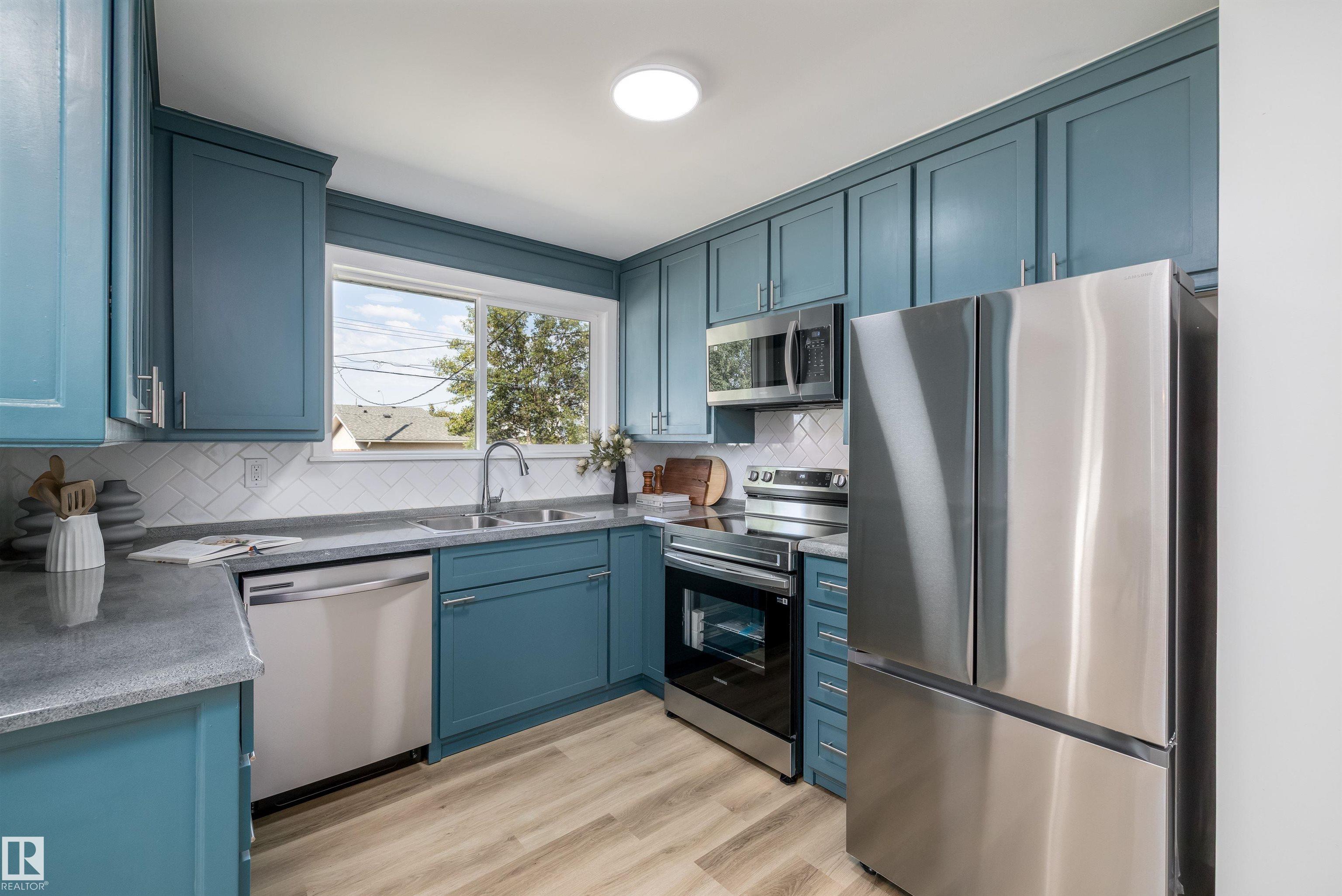 Photo 10 at 13044 78 Street NW, Balwin, Edmonton
