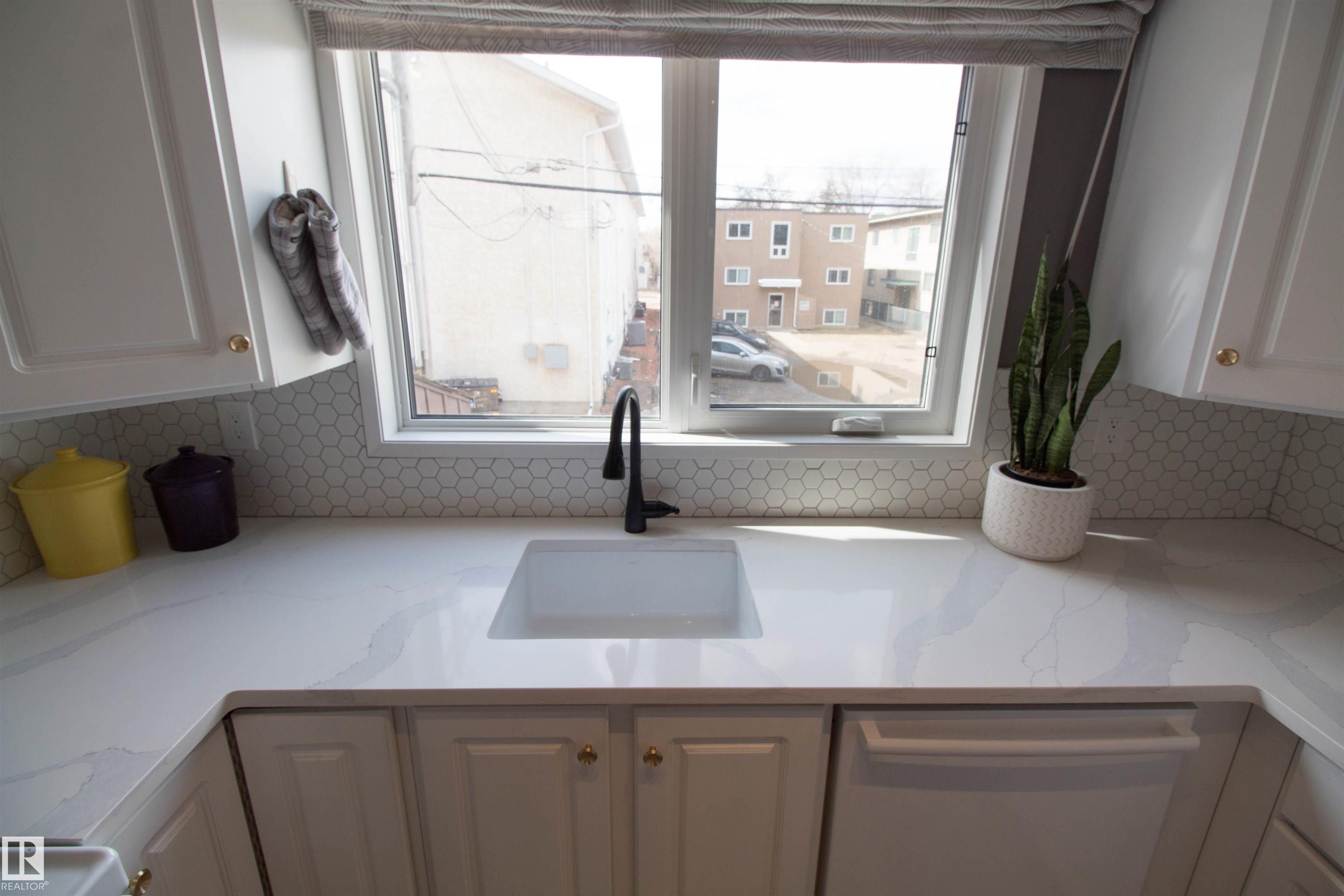 Photo 2 at 38 - 10208 113 Street NW, Wîhkwêntôwin, Edmonton
