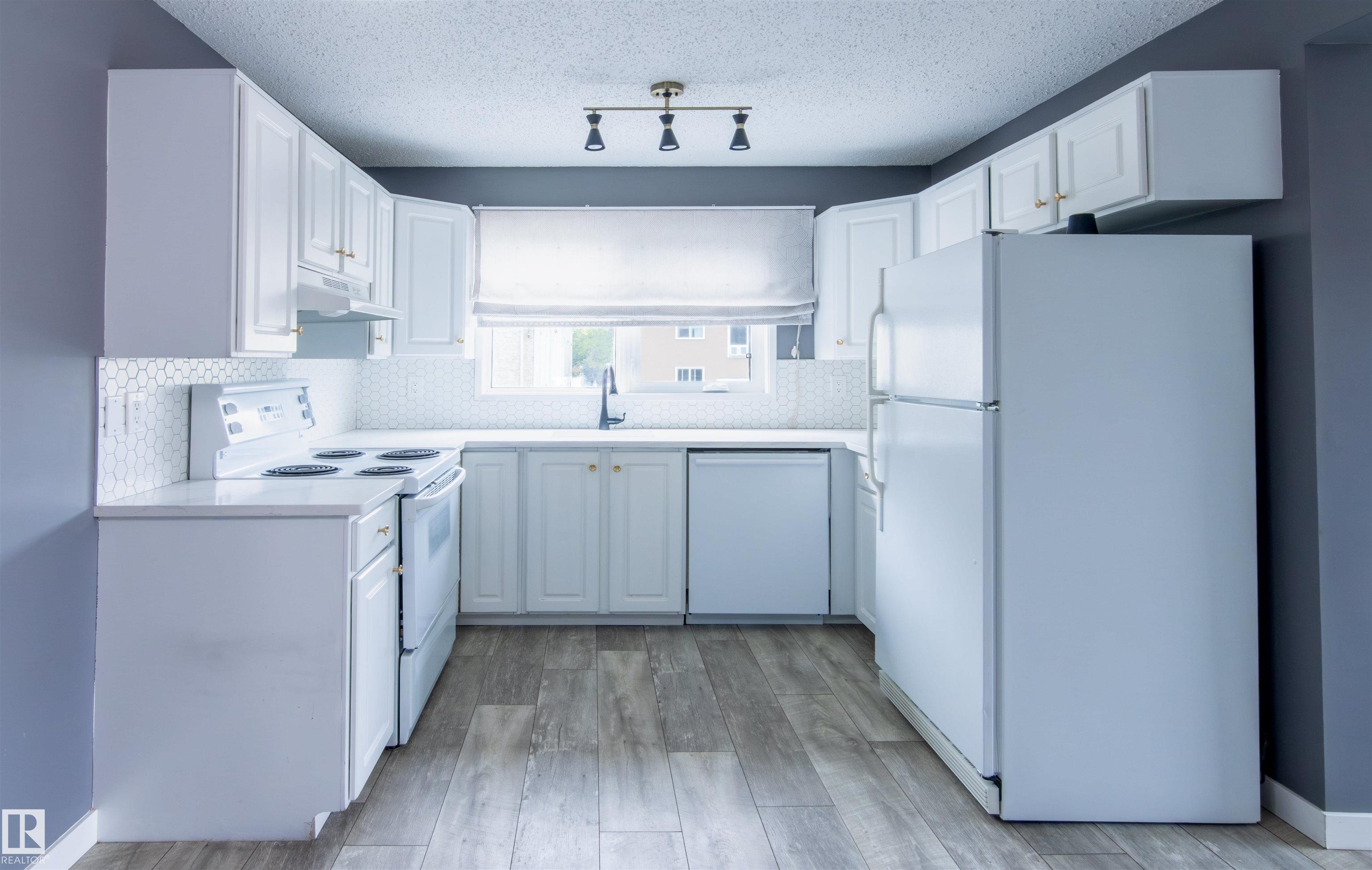 Photo 12 at 38 - 10208 113 Street NW, Wîhkwêntôwin, Edmonton