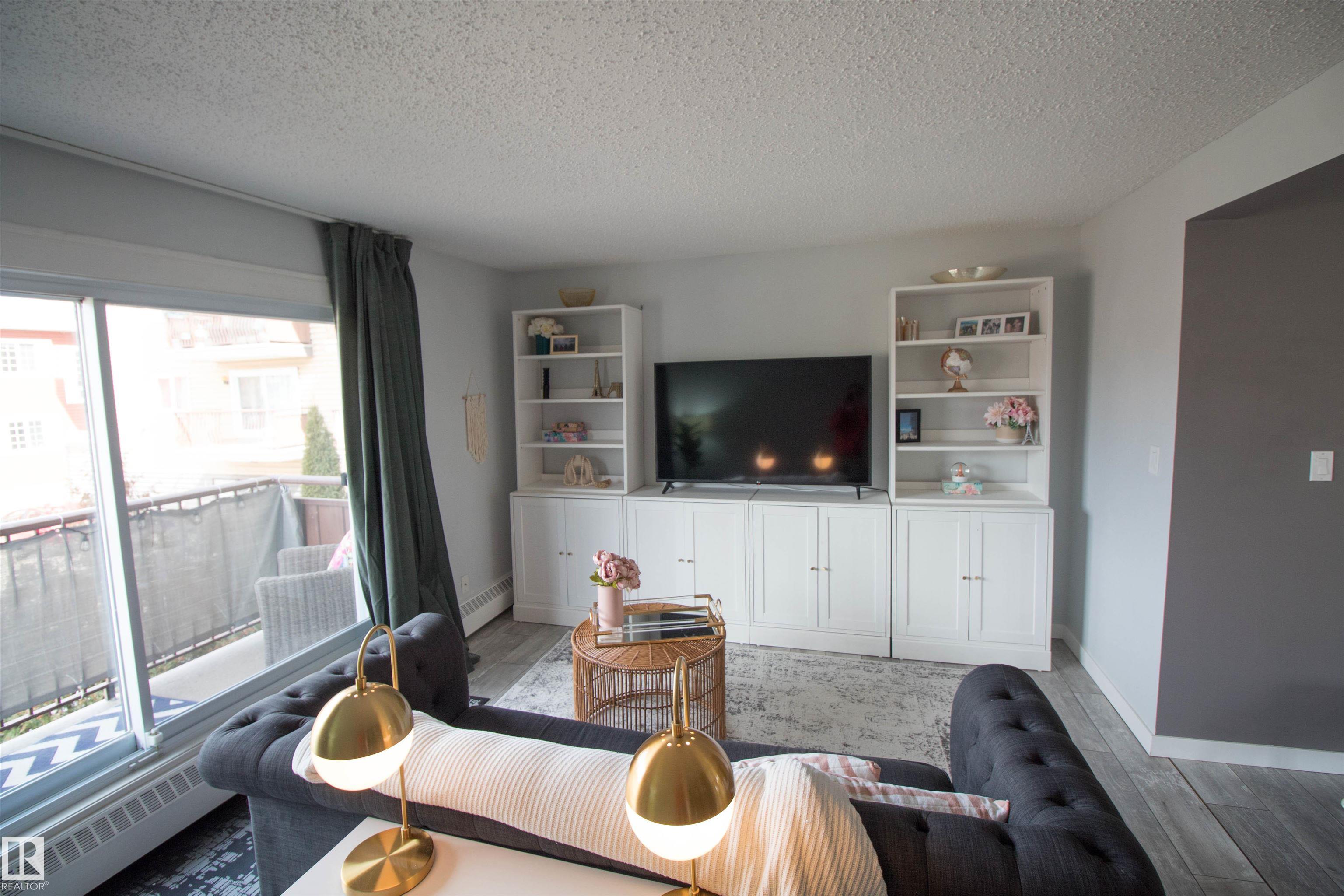 Photo 5 at 38 - 10208 113 Street NW, Wîhkwêntôwin, Edmonton