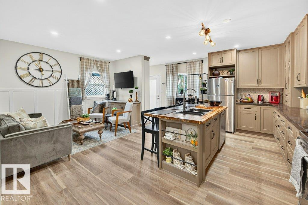 Photo 13 at 9738 81 Avenue NW, Ritchie, Edmonton