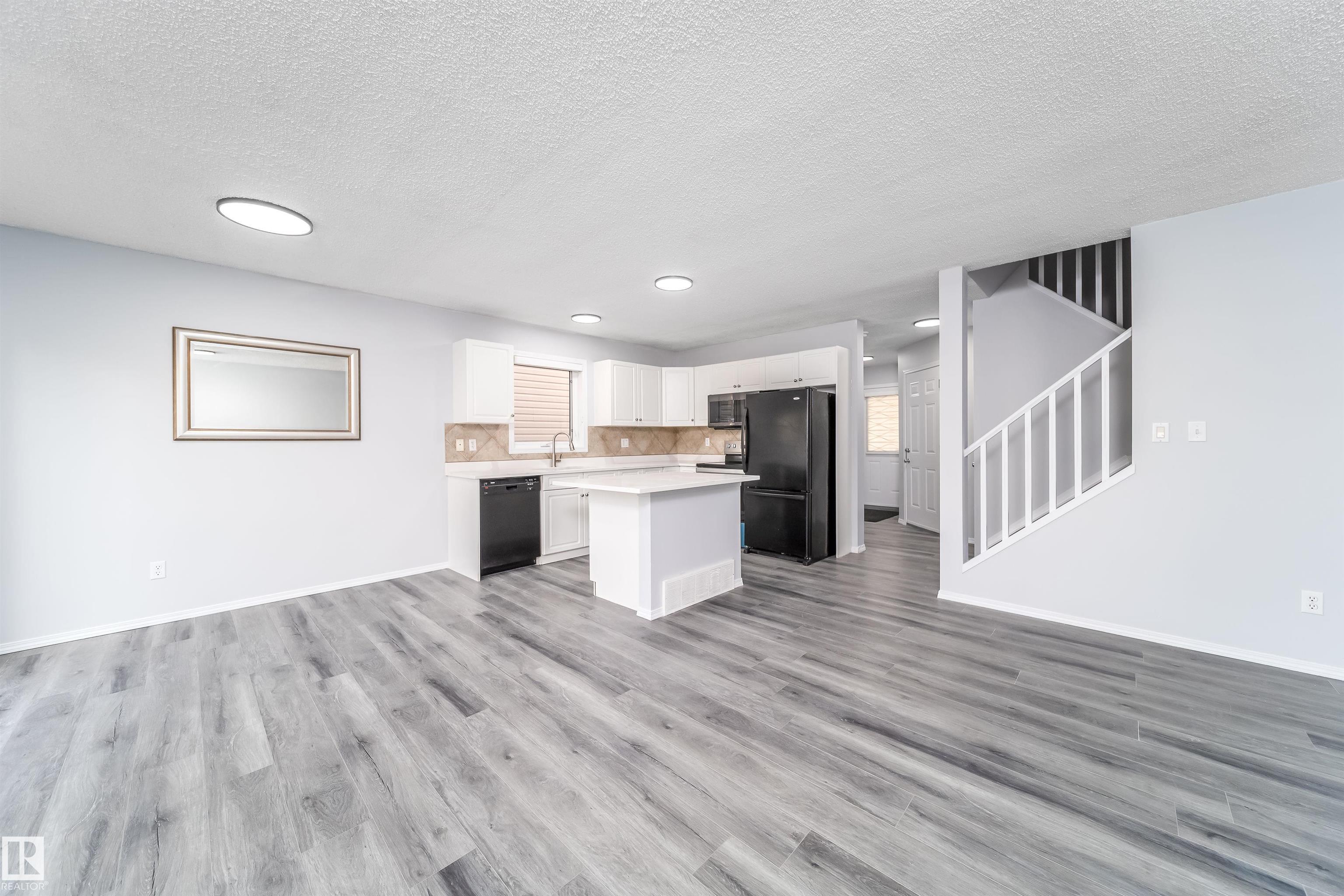 Photo 4 at 32 - 120 Magrath Road NW, Magrath Heights, Edmonton