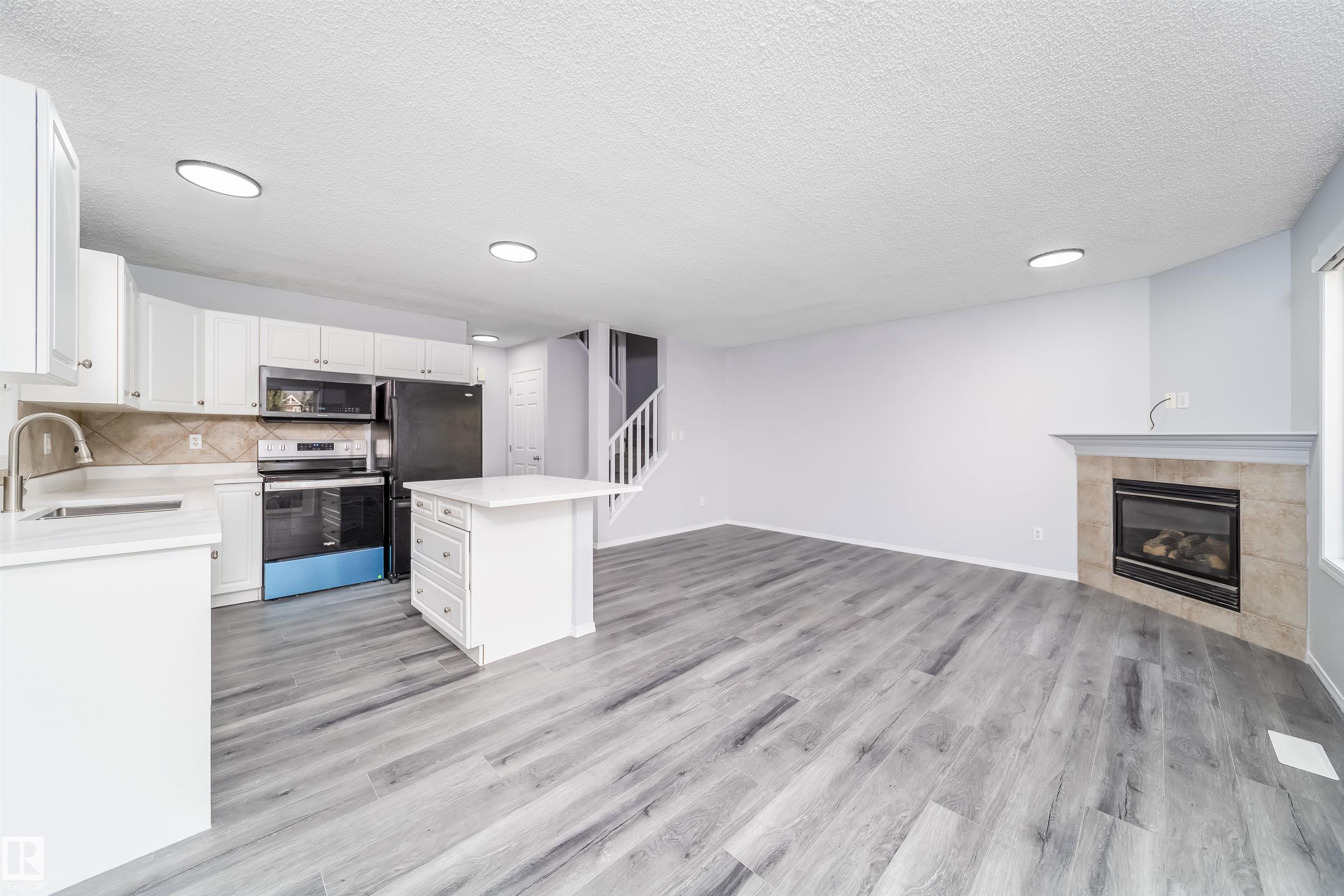 Photo 5 at 32 - 120 Magrath Road NW, Magrath Heights, Edmonton