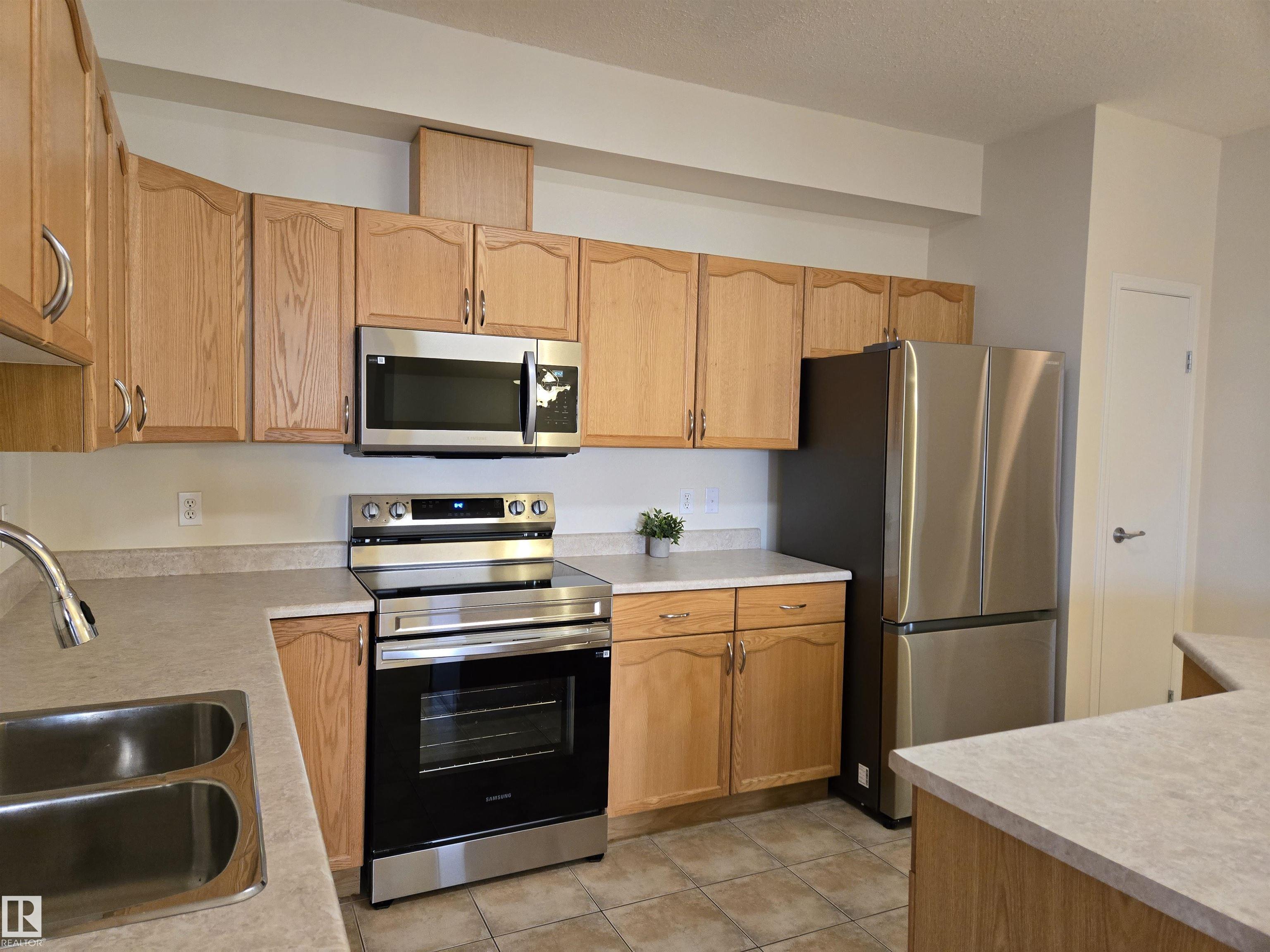 Photo 11 at 322 - 4304 139 Avenue NW, Clareview Town Centre, Edmonton