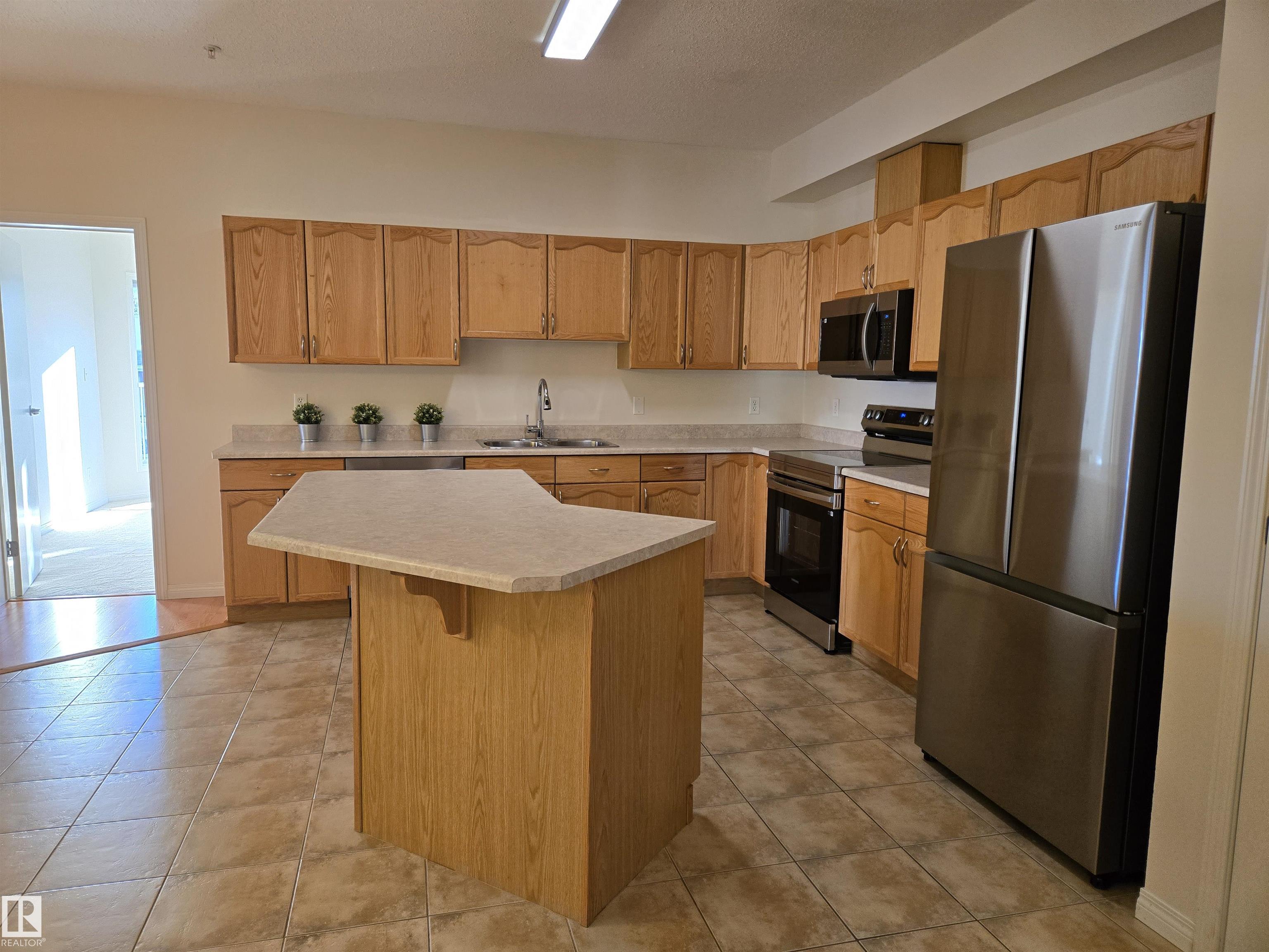 Photo 5 at 322 - 4304 139 Avenue NW, Clareview Town Centre, Edmonton