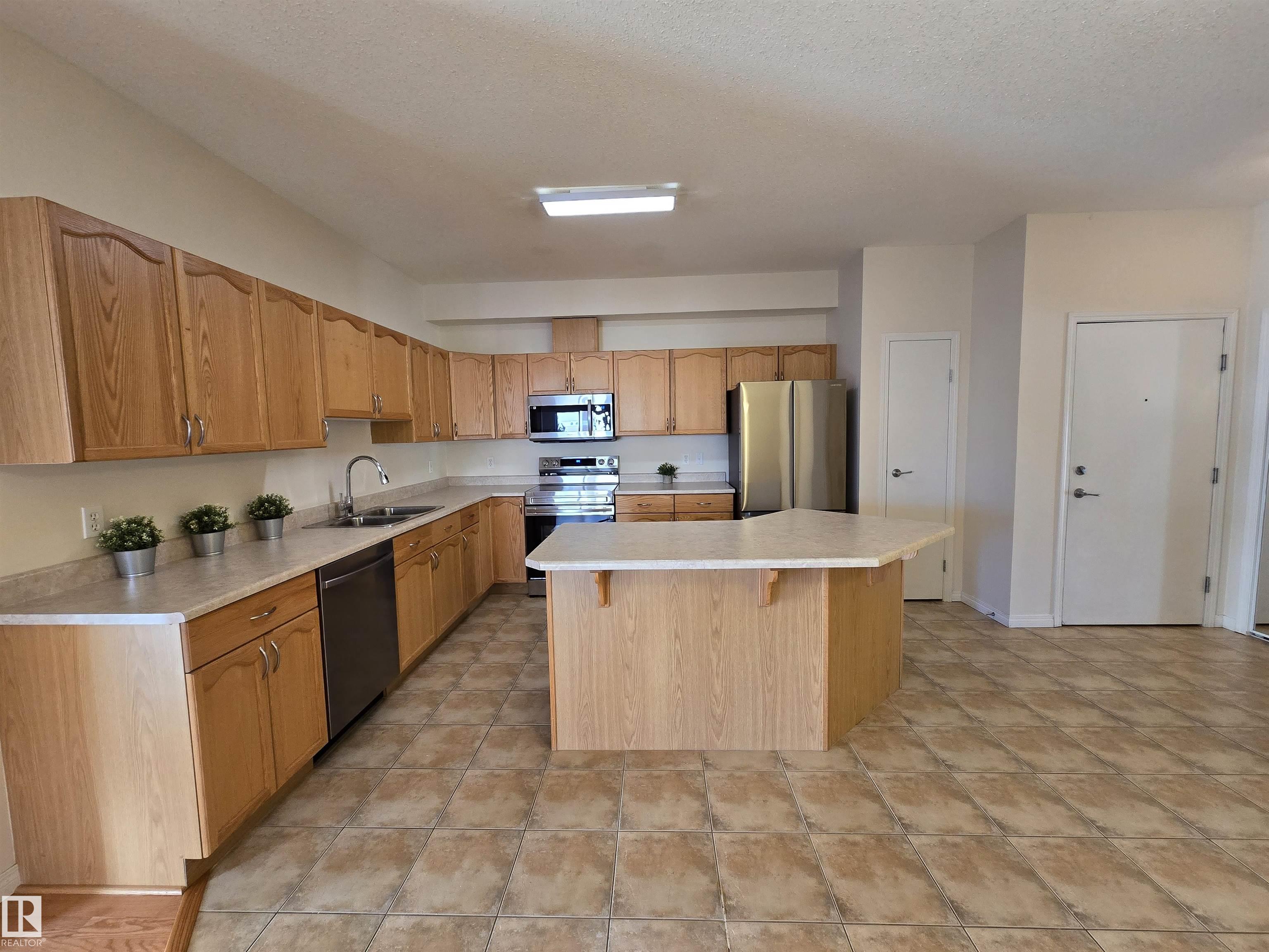 Photo 7 at 322 - 4304 139 Avenue NW, Clareview Town Centre, Edmonton