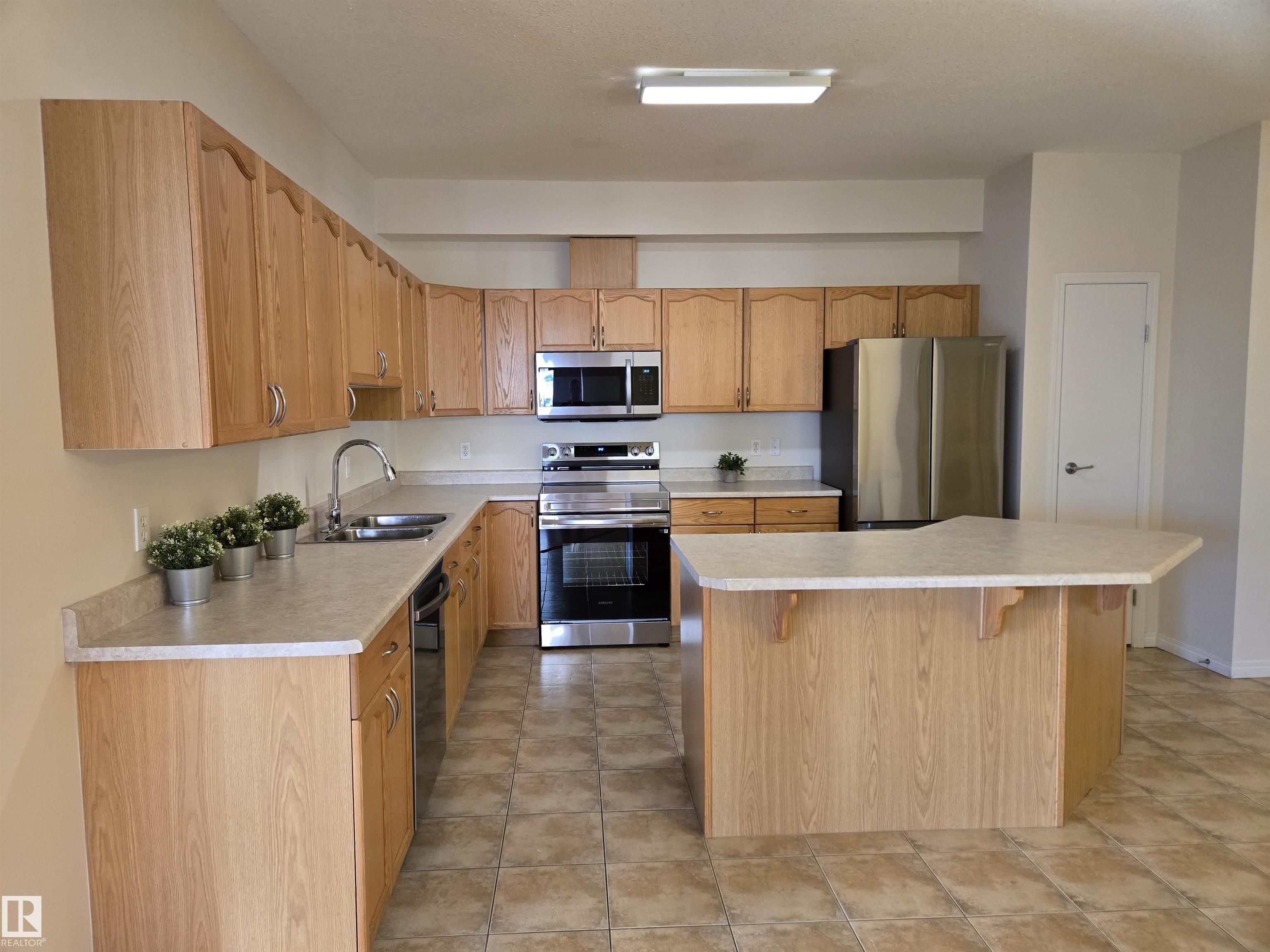 Photo 8 at 322 - 4304 139 Avenue NW, Clareview Town Centre, Edmonton