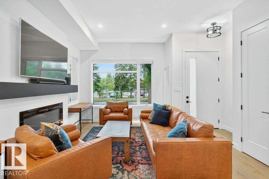 Photo 9 at 9645 70 Avenue NW, Hazeldean, Edmonton