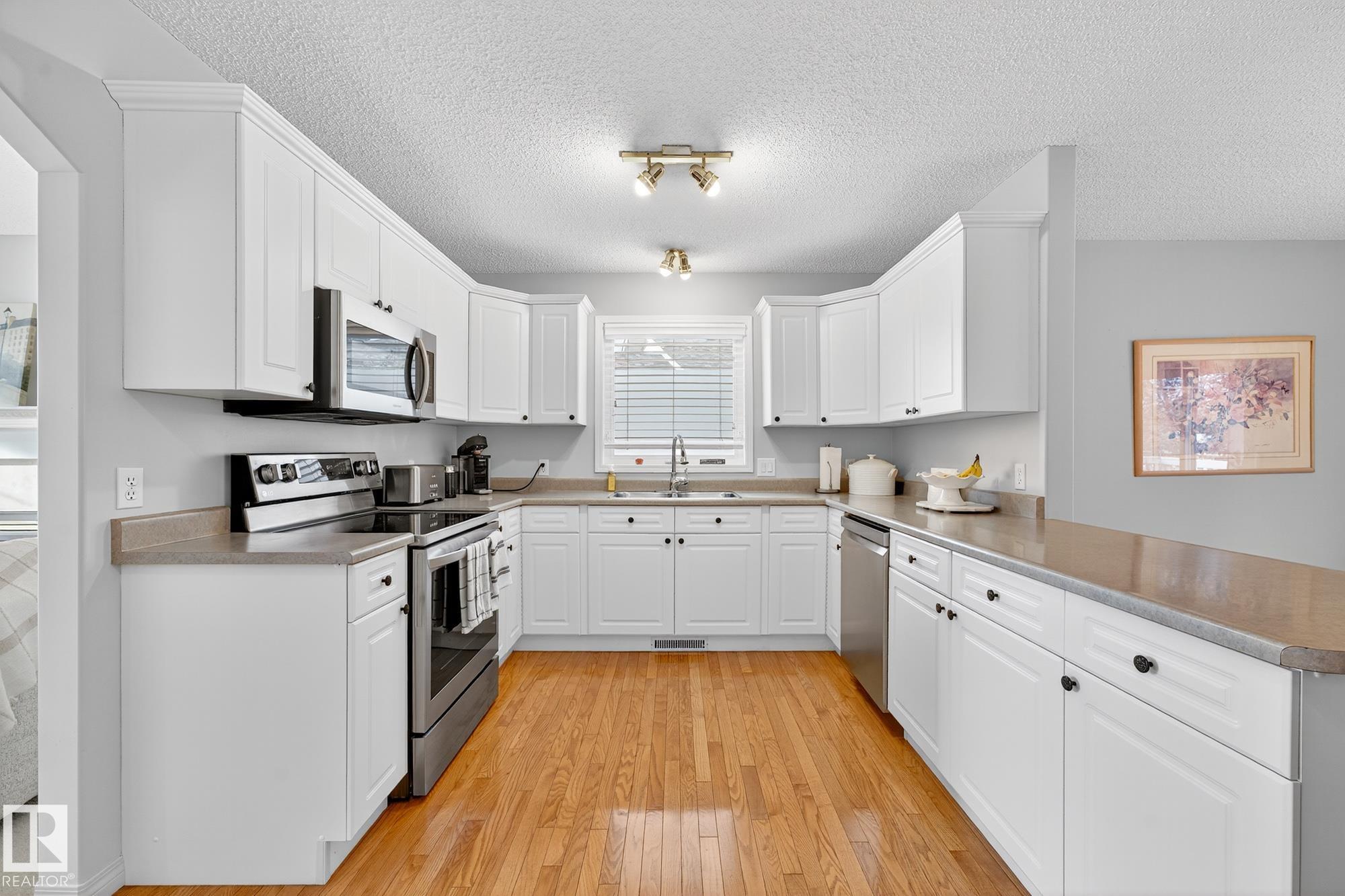 Photo 9 at 104 Chancery, Charlton Heights, Sherwood Park
