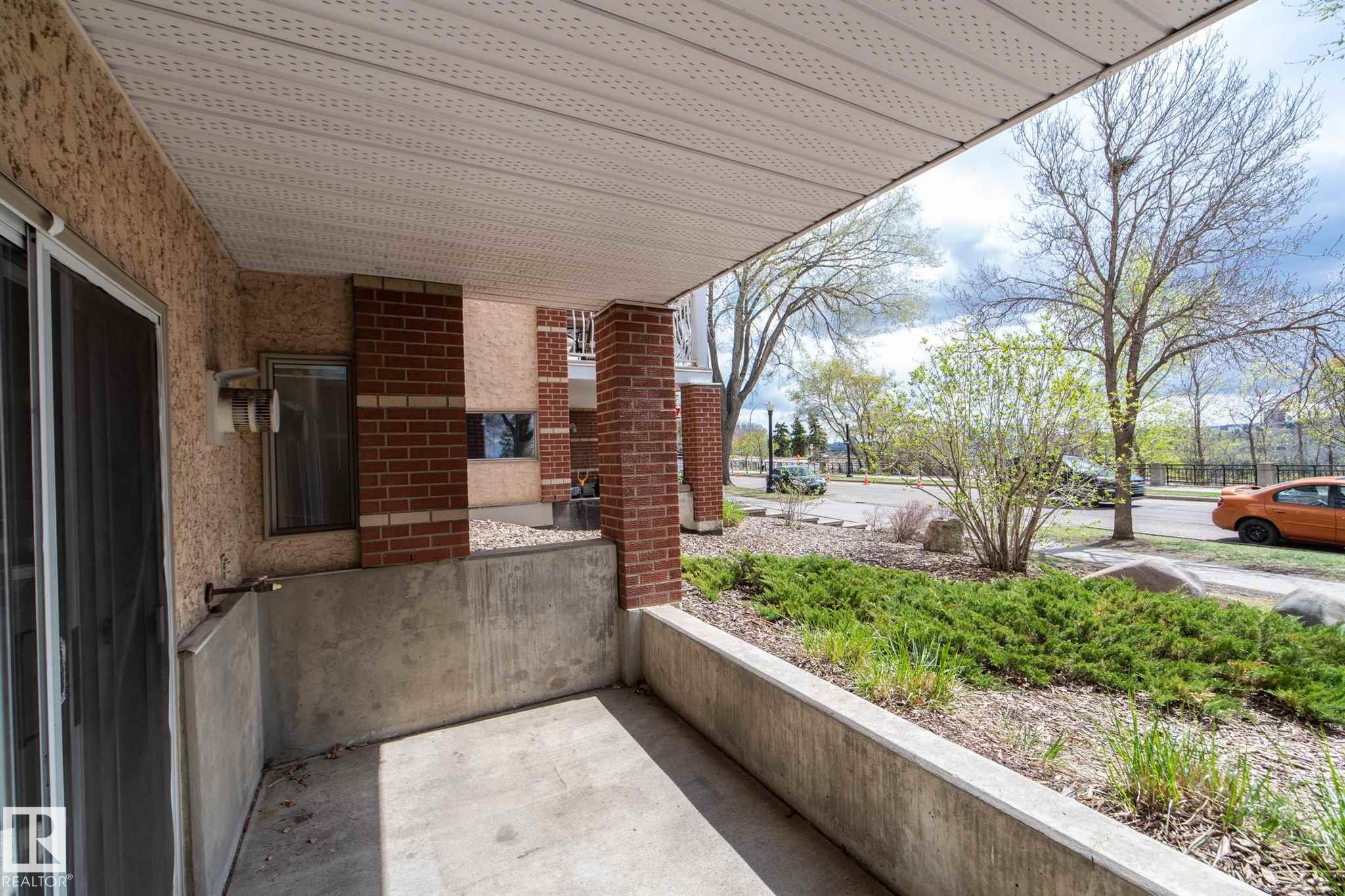 Photo 5 at 112 - 11716 100 Avenue NW, Wîhkwêntôwin, Edmonton