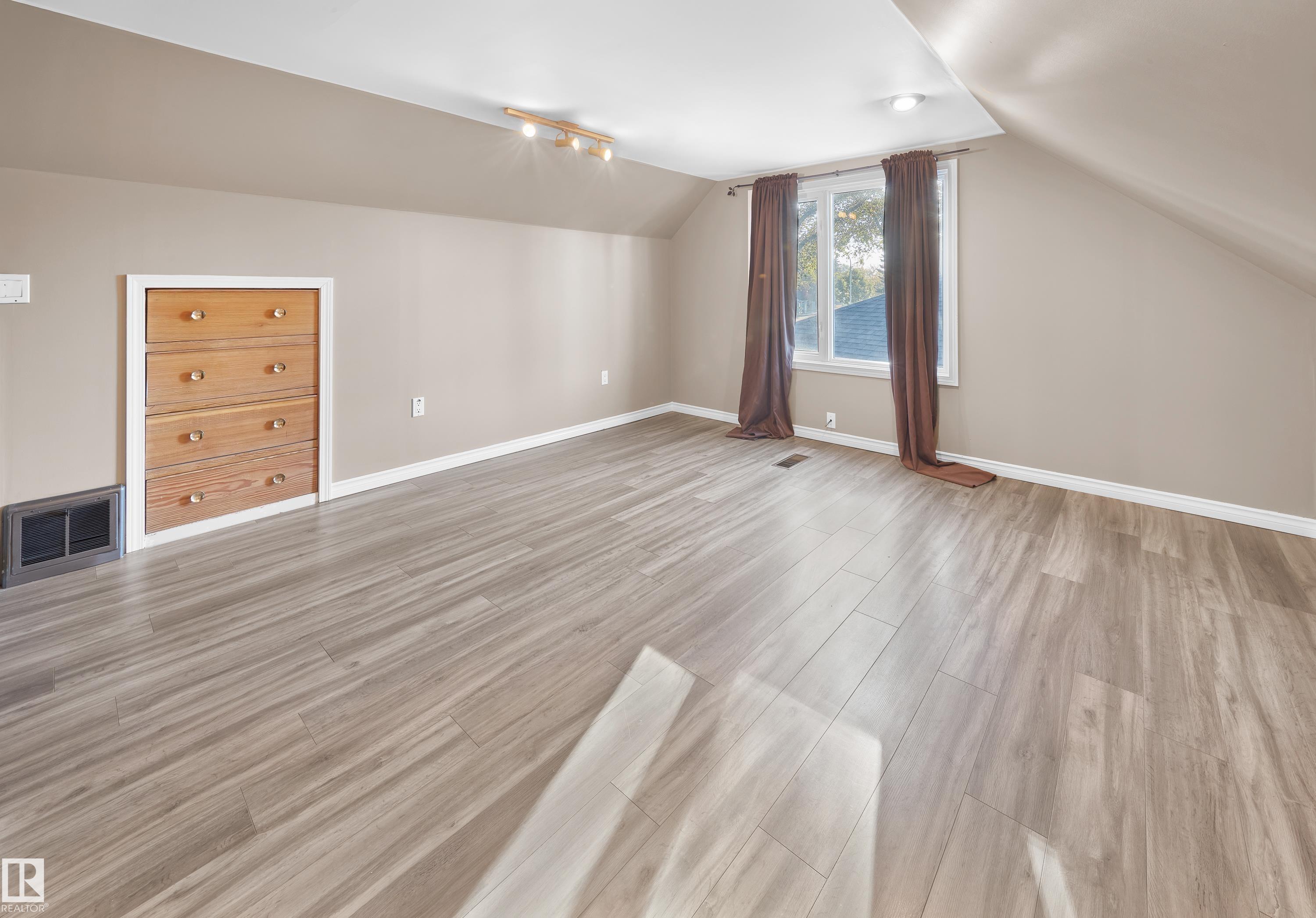 Photo 19 at 9203 Connors Road NW, Bonnie Doon, Edmonton