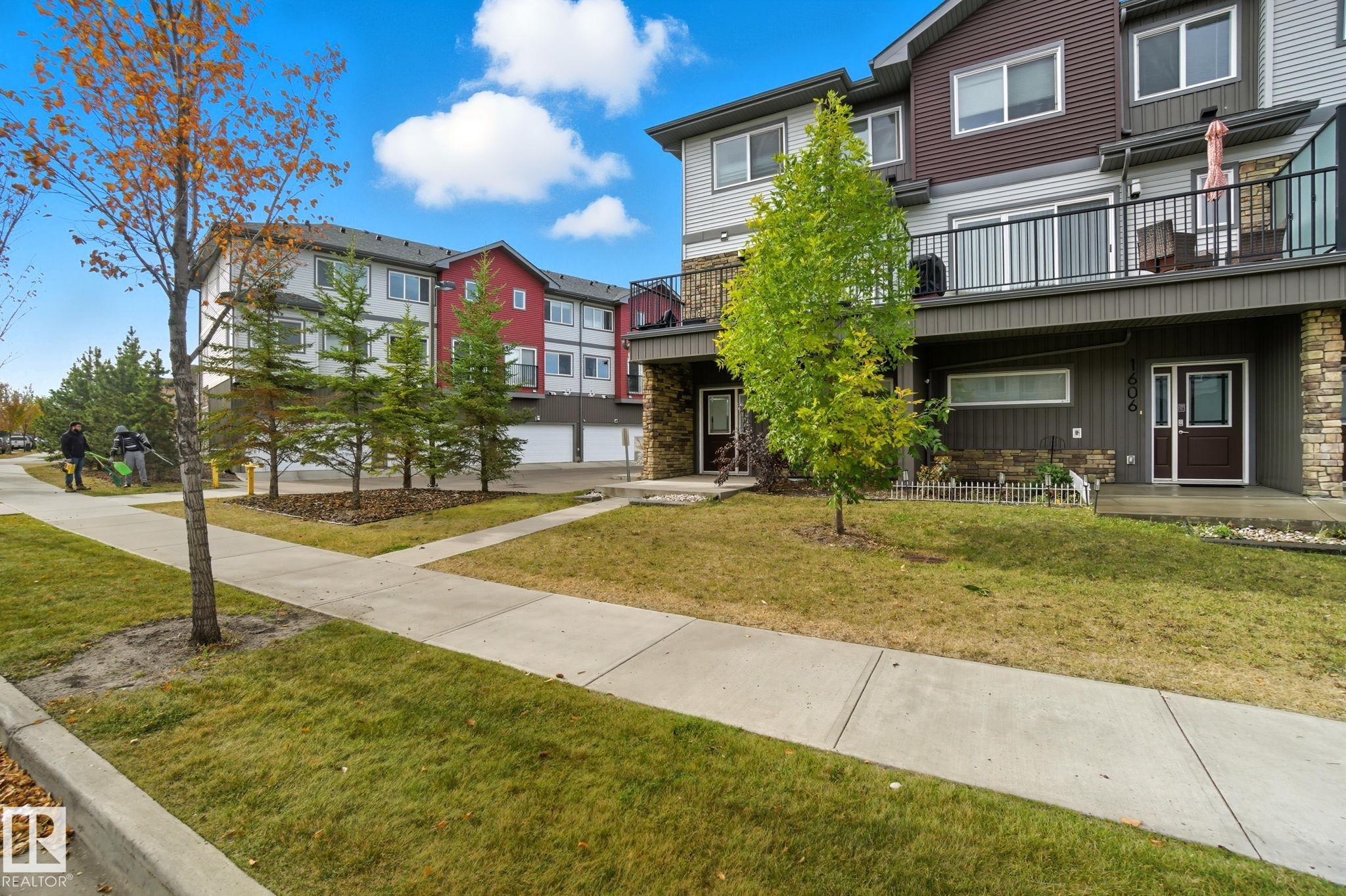 Photo 3 at 1604 33a Street NW, Laurel, Edmonton