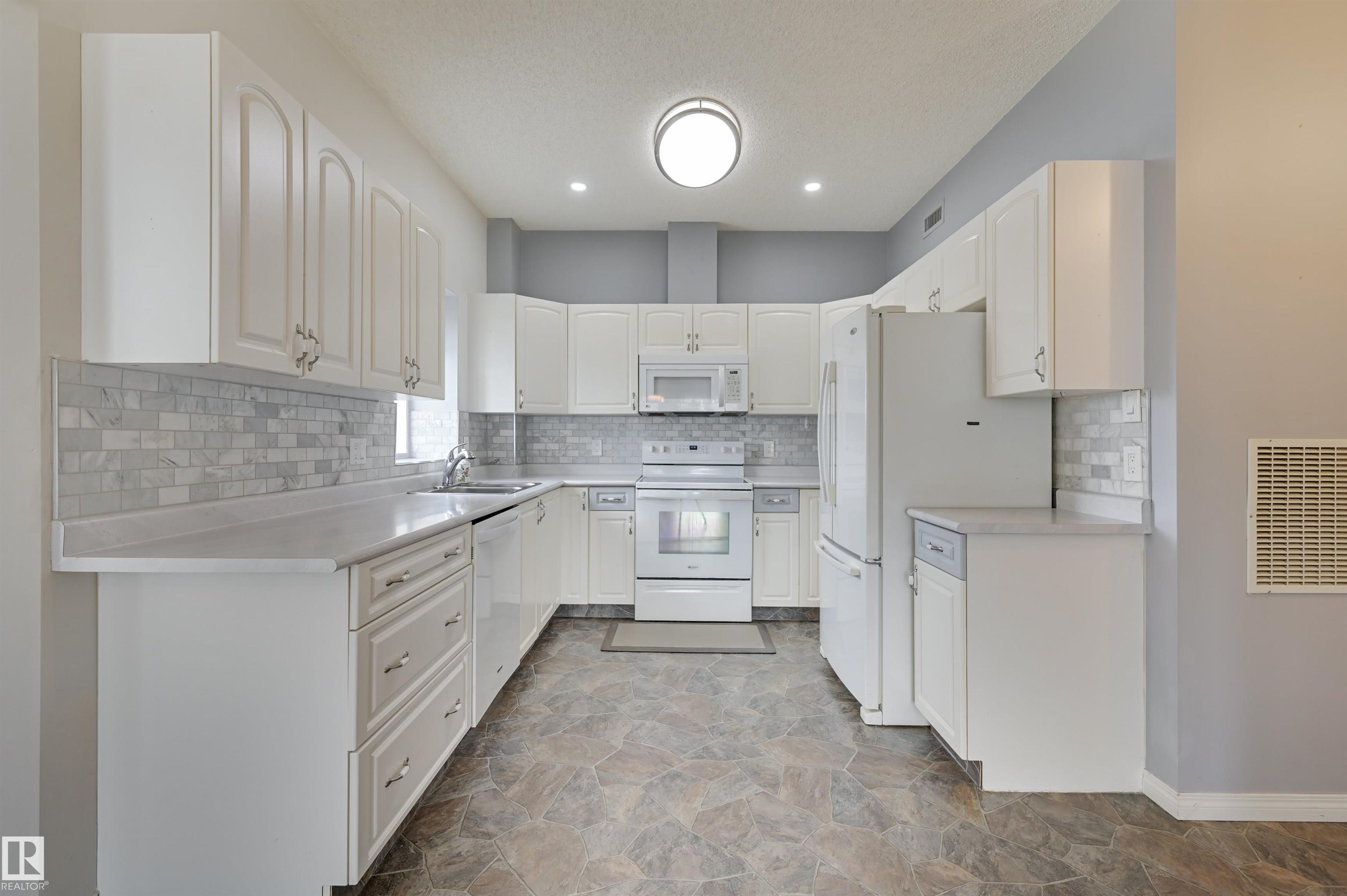 Photo 11 at 304 - 11308 130 Avenue NW, Lauderdale, Edmonton