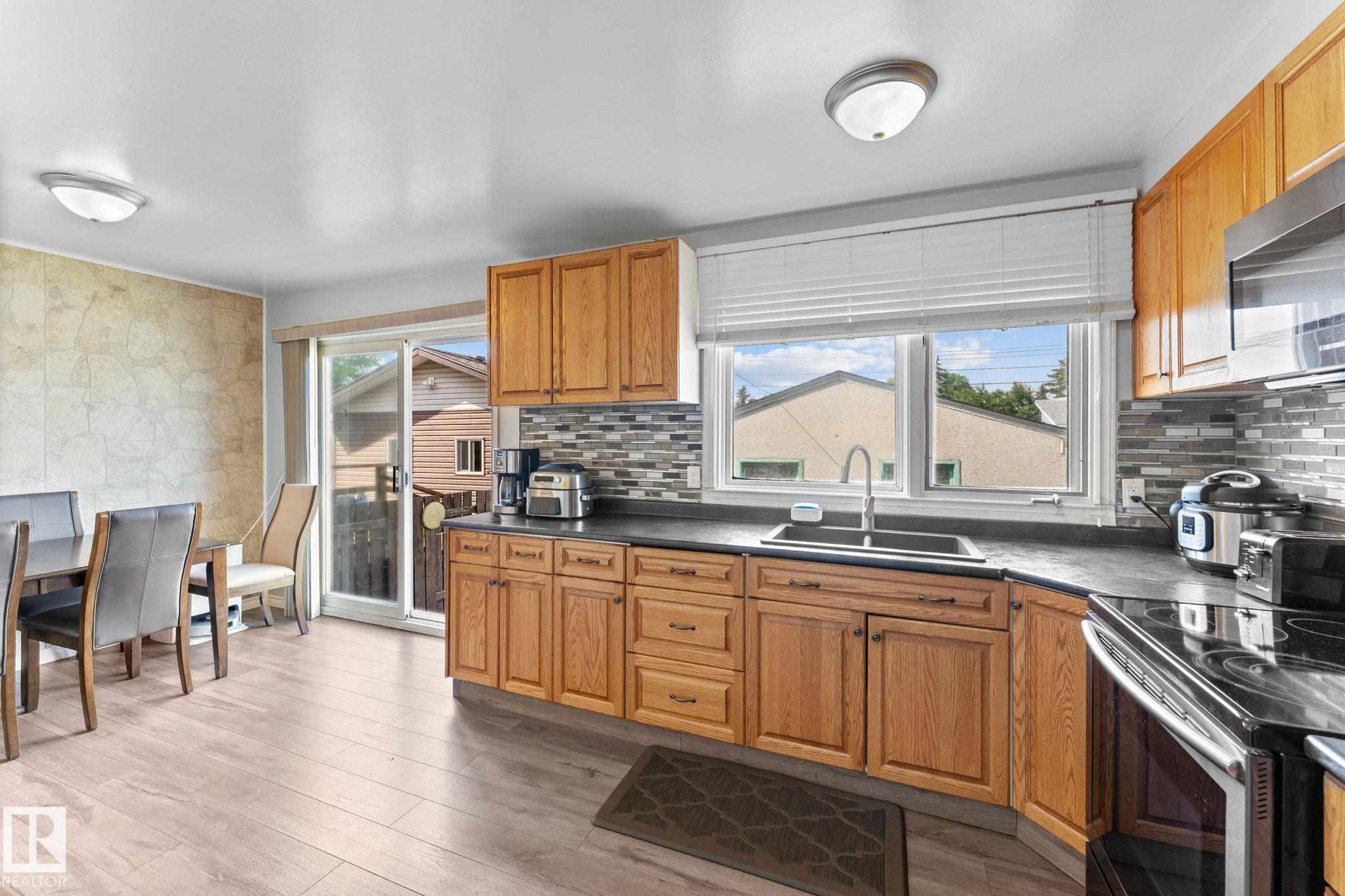 Photo 14 at 8216 133a Avenue NW, Glengarry, Edmonton