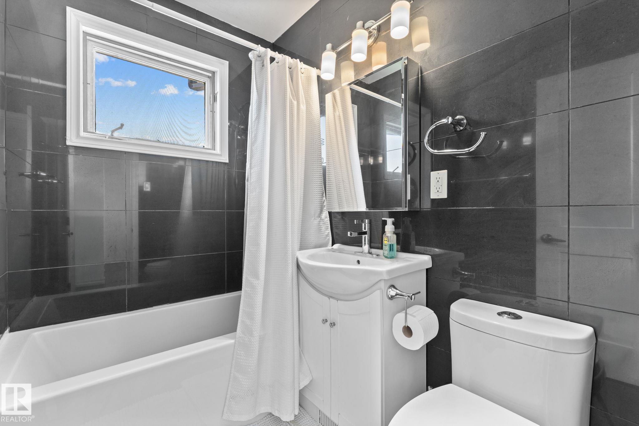 Photo 16 at 8216 133a Avenue NW, Glengarry, Edmonton