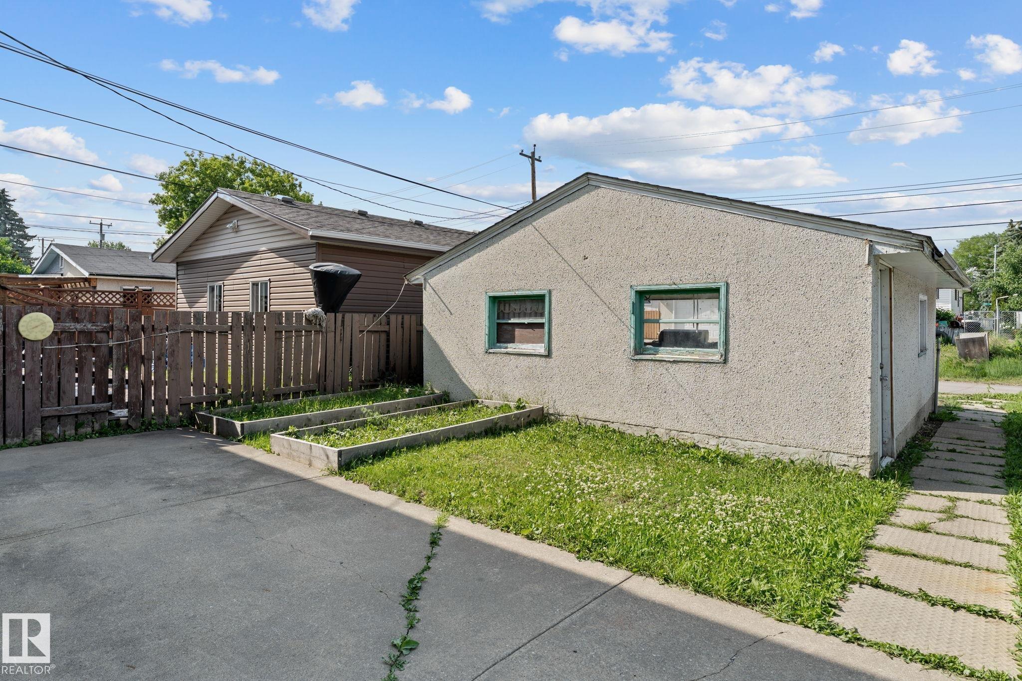 Photo 28 at 8216 133a Avenue NW, Glengarry, Edmonton