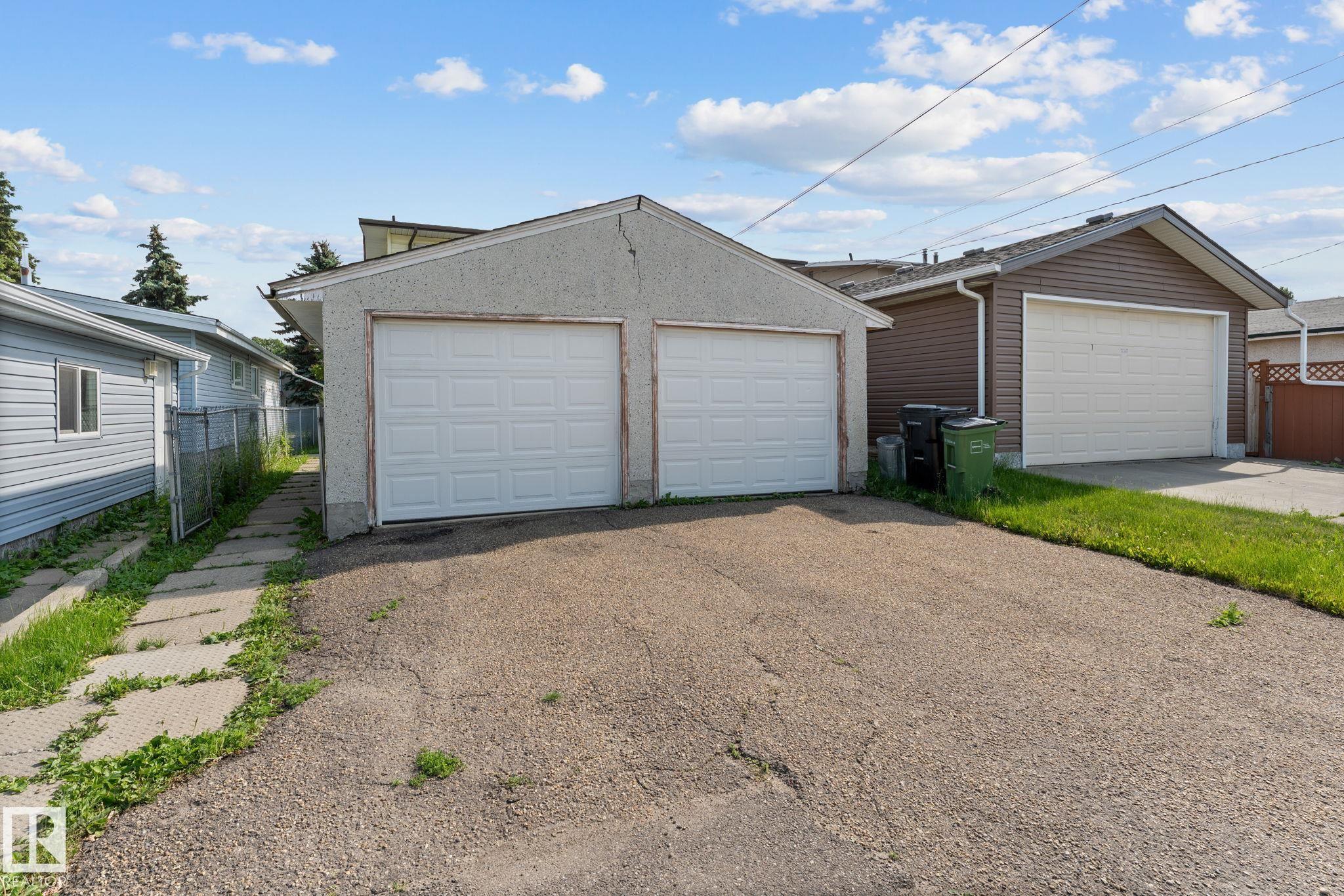 Photo 31 at 8216 133a Avenue NW, Glengarry, Edmonton