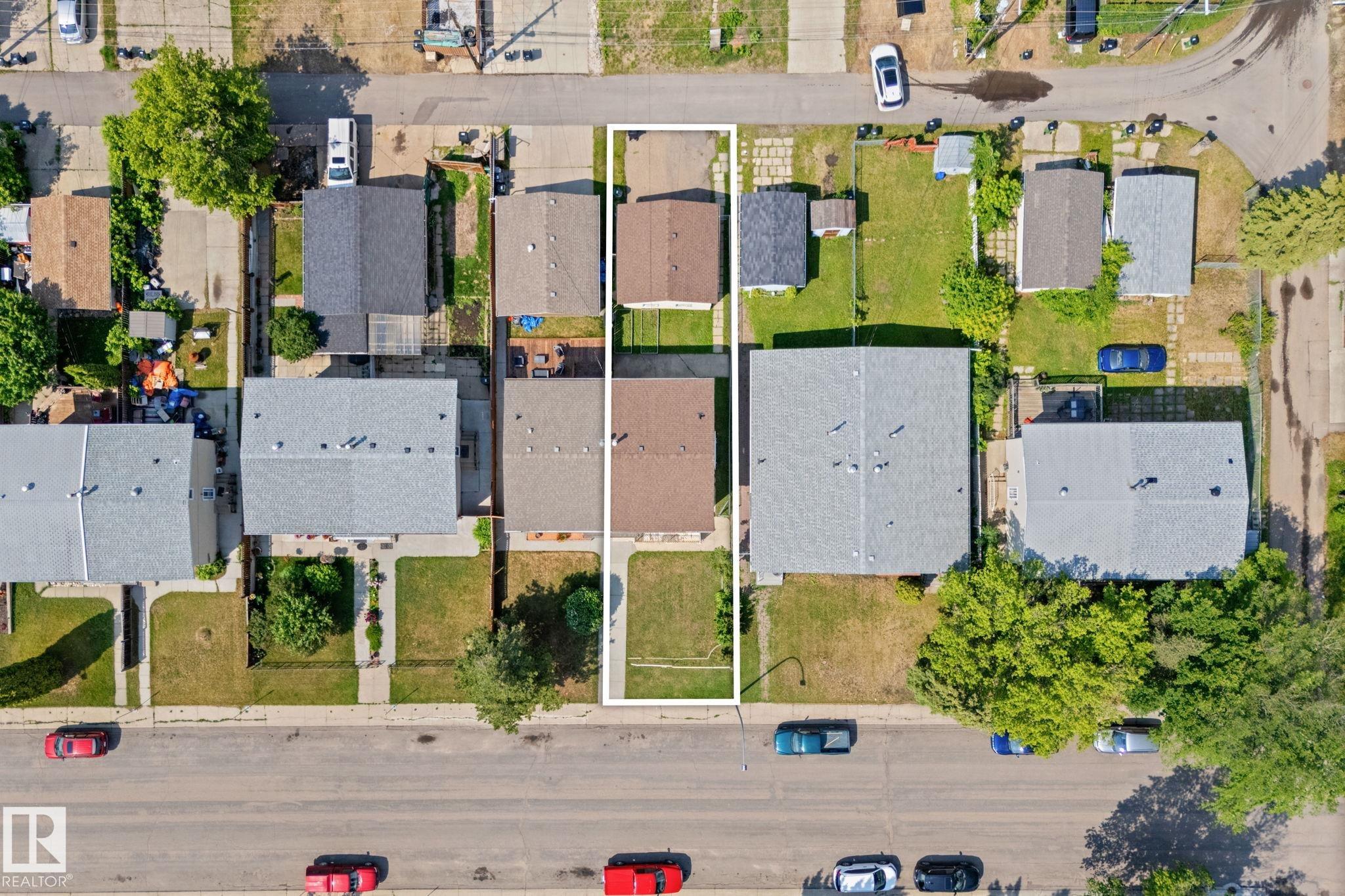 Photo 35 at 8216 133a Avenue NW, Glengarry, Edmonton