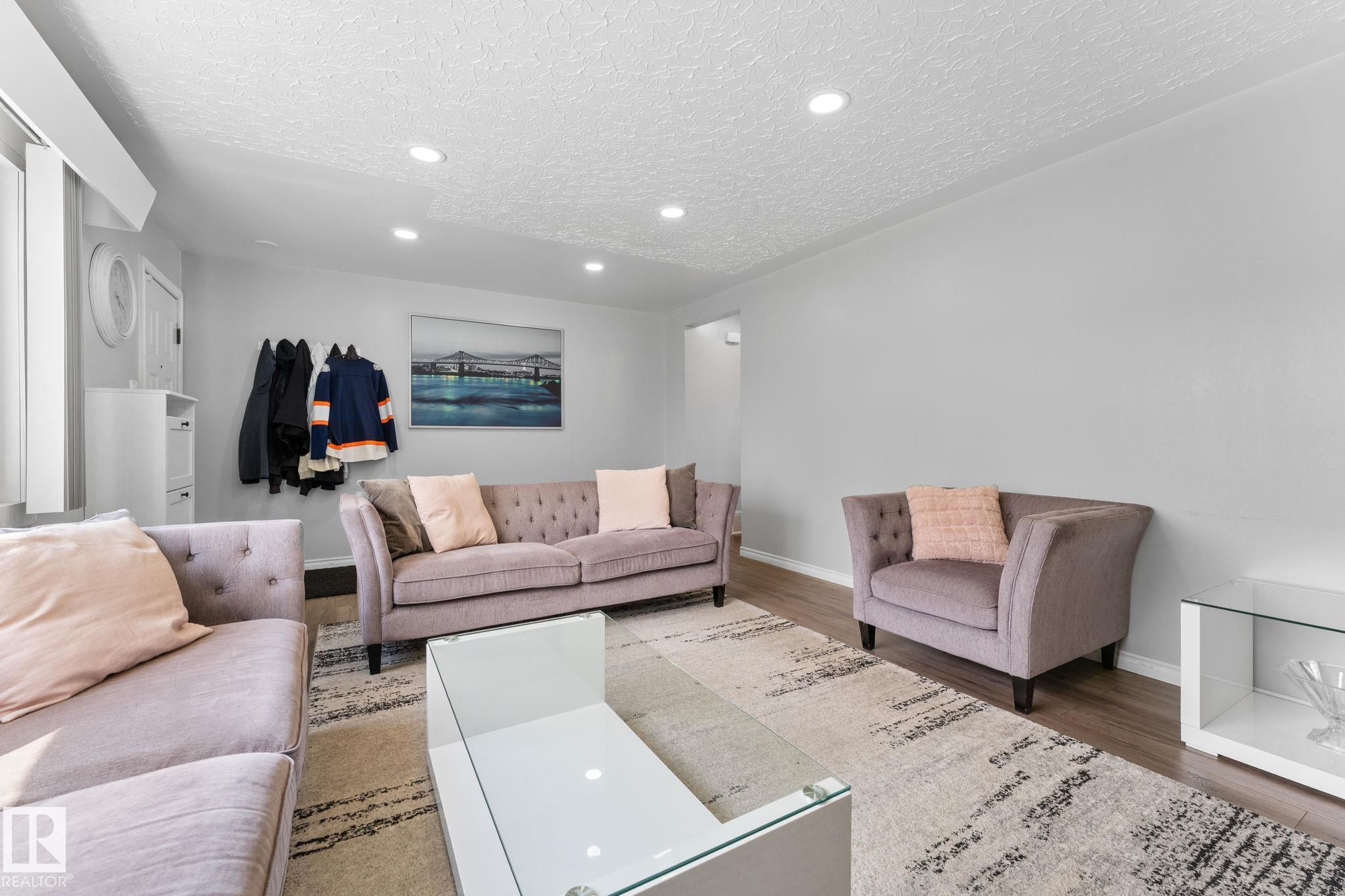Photo 9 at 8216 133a Avenue NW, Glengarry, Edmonton