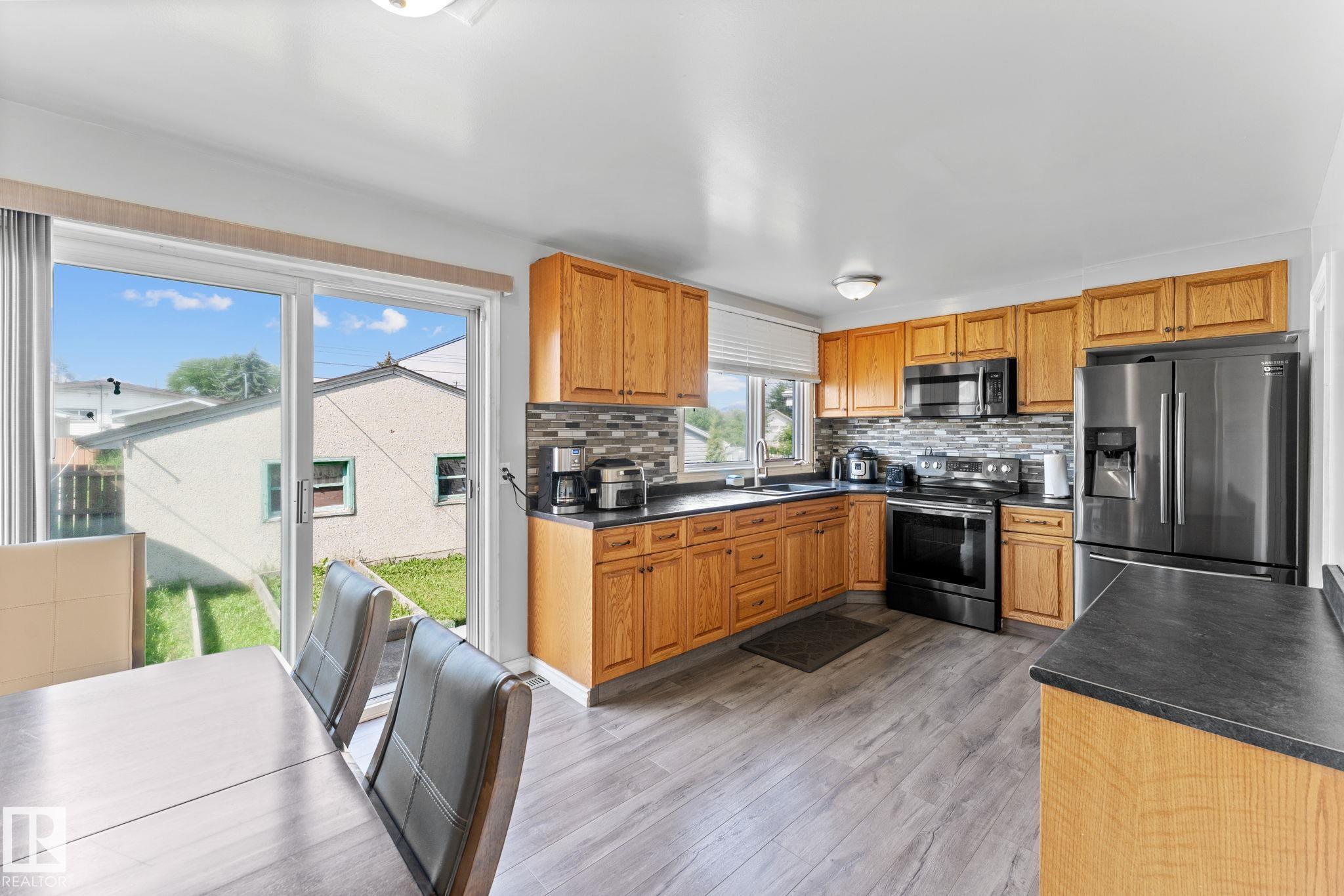 Photo 10 at 8216 133a Avenue NW, Glengarry, Edmonton