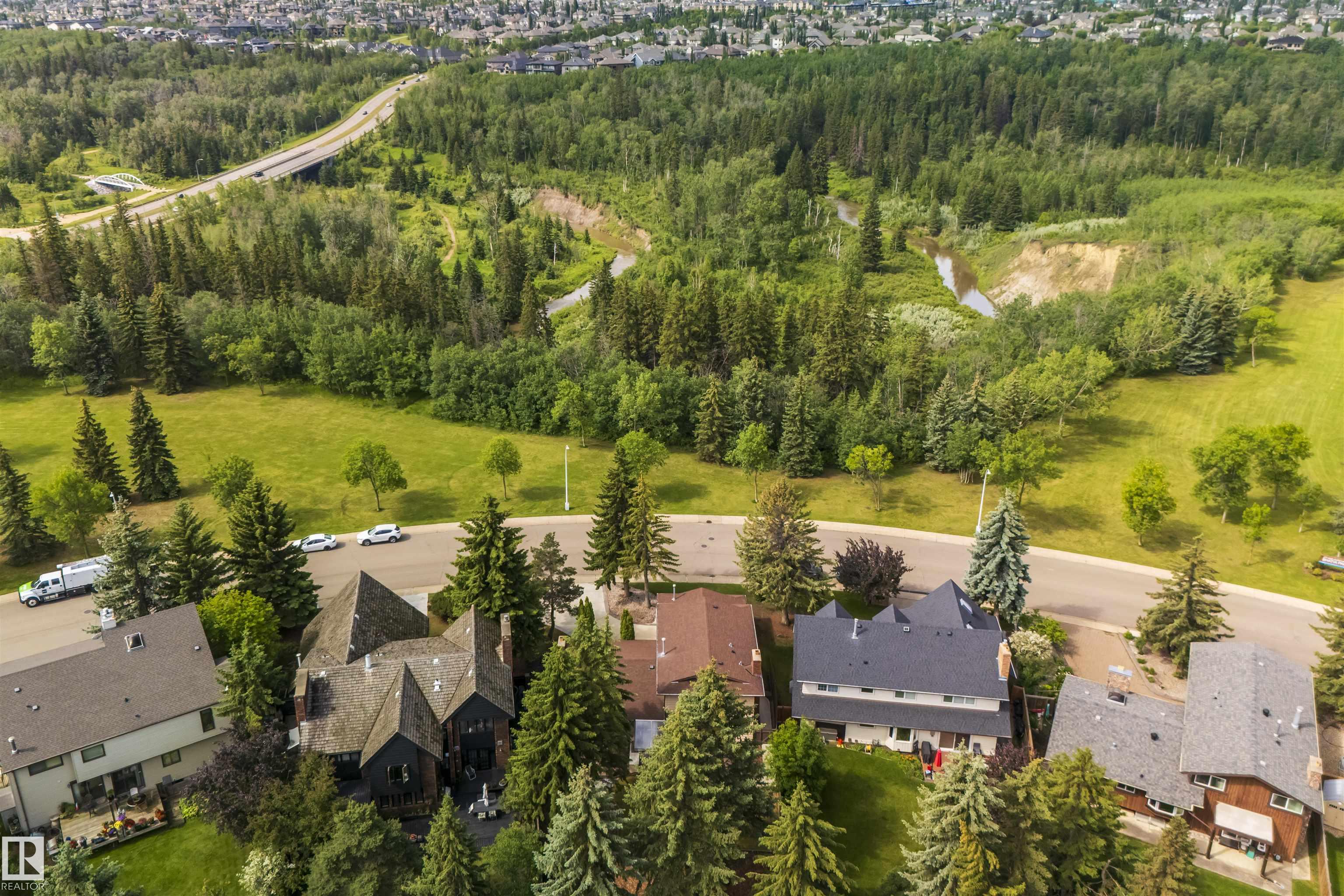 Photo 2 at 2811 125 Street NW, Blue Quill Estates, Edmonton