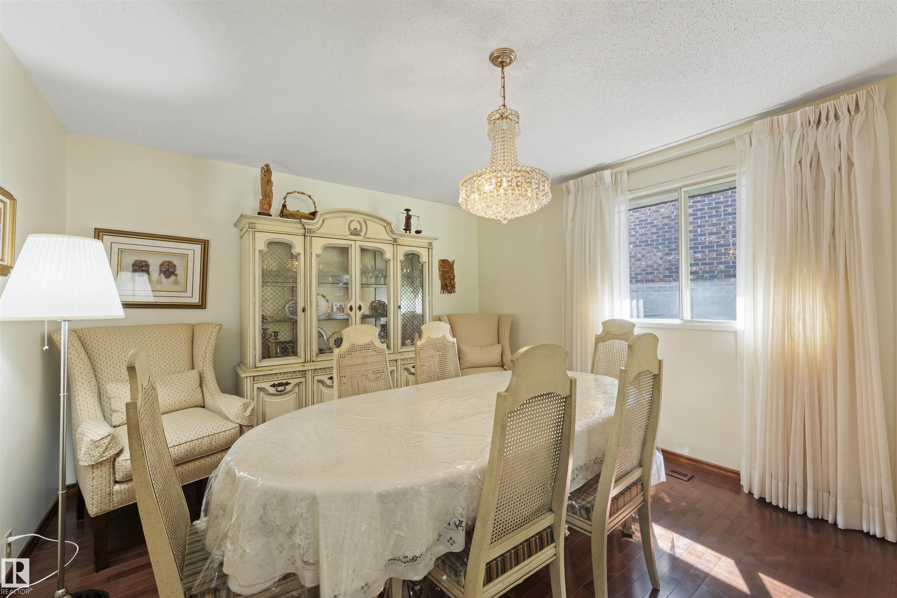 Photo 8 at 2811 125 Street NW, Blue Quill Estates, Edmonton