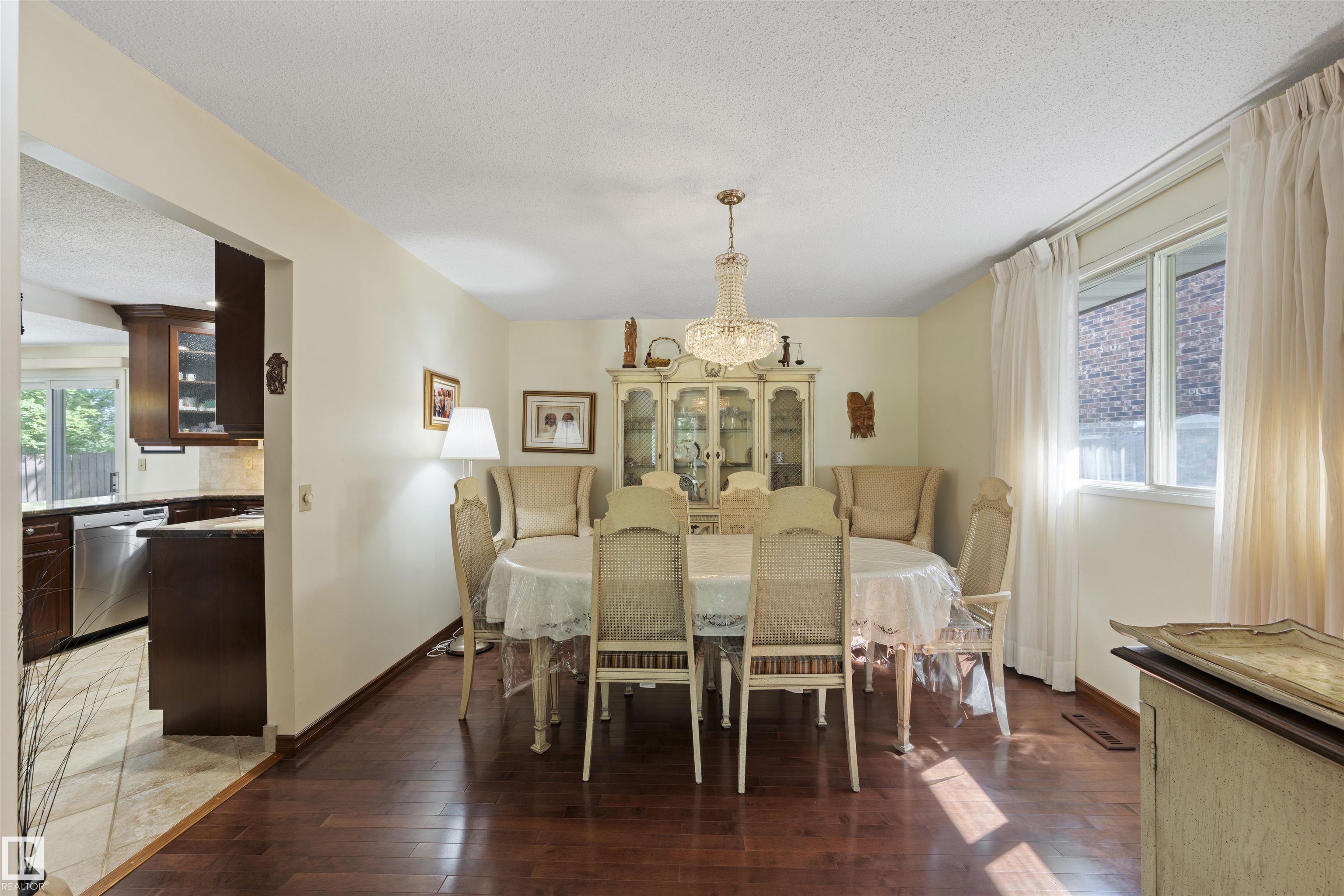 Photo 9 at 2811 125 Street NW, Blue Quill Estates, Edmonton