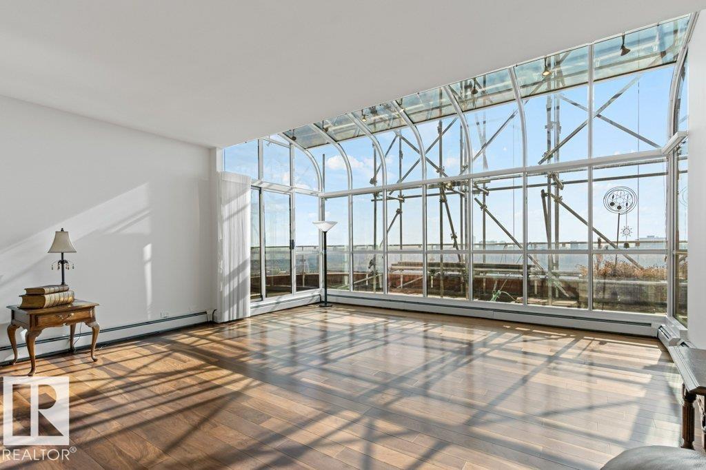 http://cdnparap120.paragonrels.com/ParagonImages/Property/p12/RAE/225374460/24/0/0/7ccb01f484210c2e7ae85fd6751a74e2/1/d6c31e9a9b108ebb2315a274abdd4b61/225374460-fd0967cc-c692-4015-a2fb-6c3316224bd7.JPG