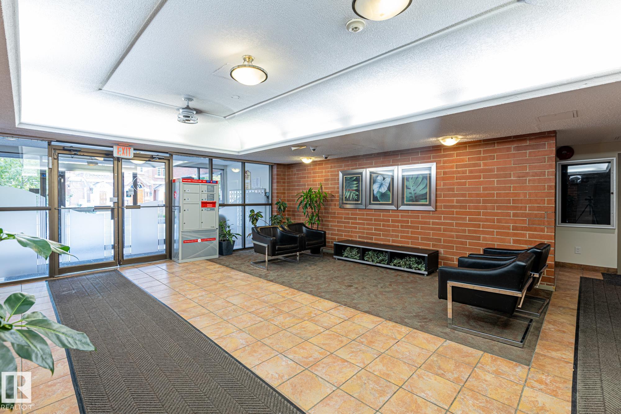 Photo 4 at 905 - 9917 110 Street NW, Wîhkwêntôwin, Edmonton