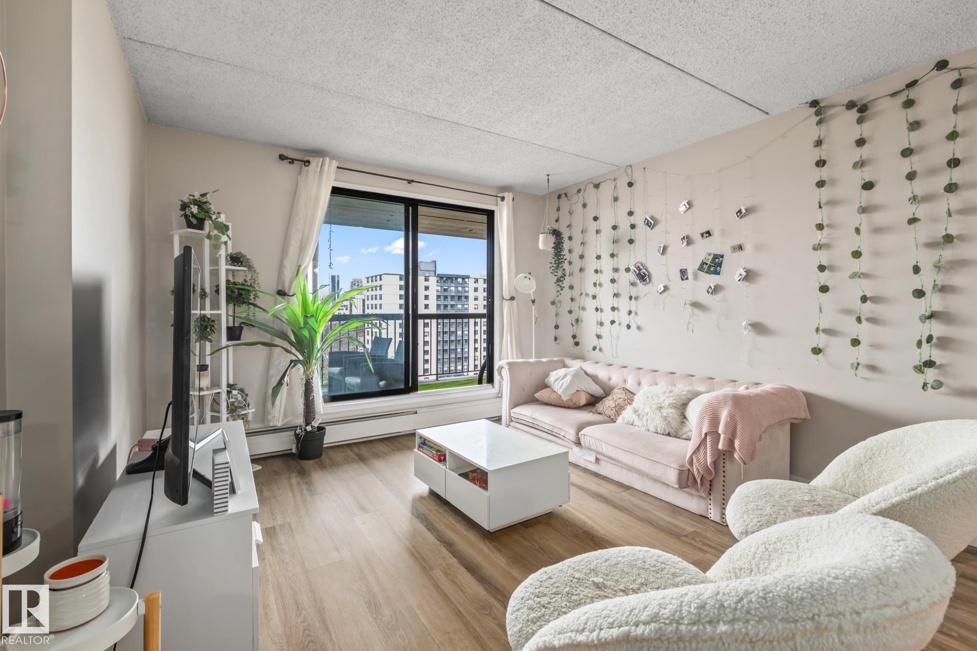 Photo 8 at 905 - 9917 110 Street NW, Wîhkwêntôwin, Edmonton