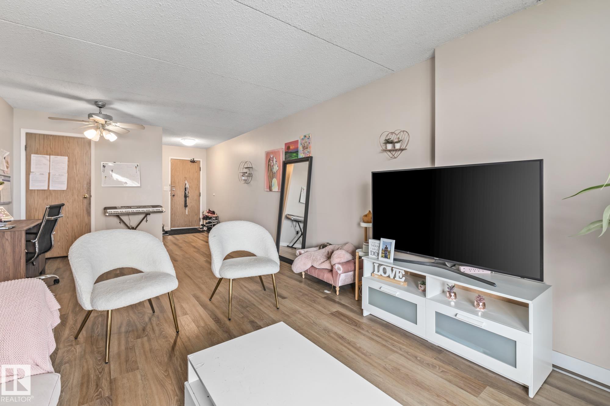 Photo 10 at 905 - 9917 110 Street NW, Wîhkwêntôwin, Edmonton