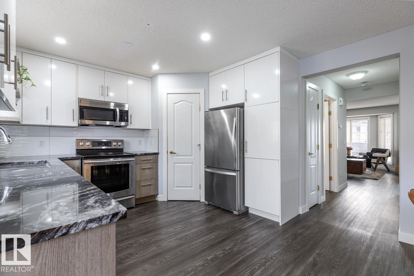 Photo 9 at 31 - 3380 28a Avenue NW, Silver Berry, Edmonton
