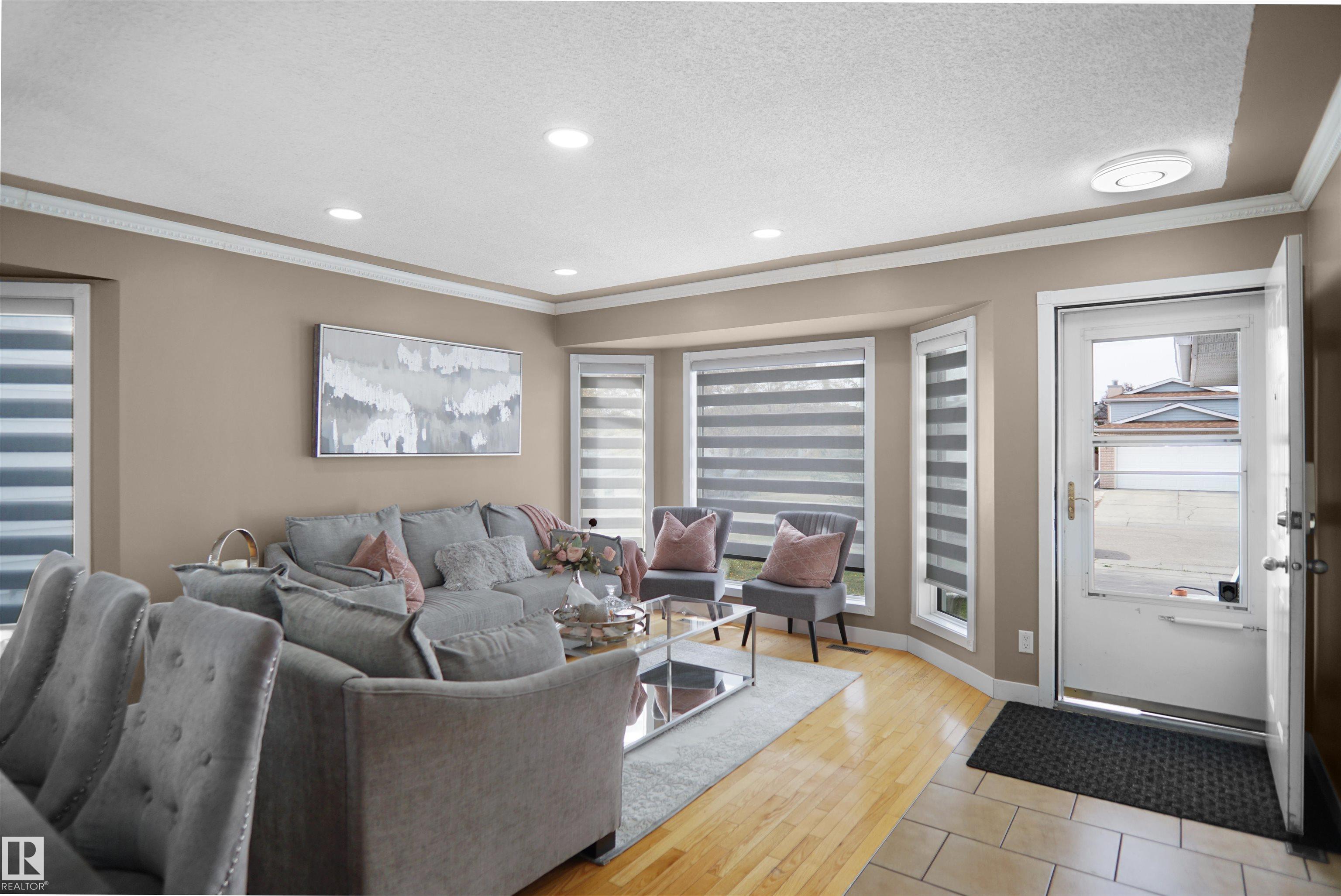 Photo 3 at 15519 70 Street NW, Ozerna, Edmonton