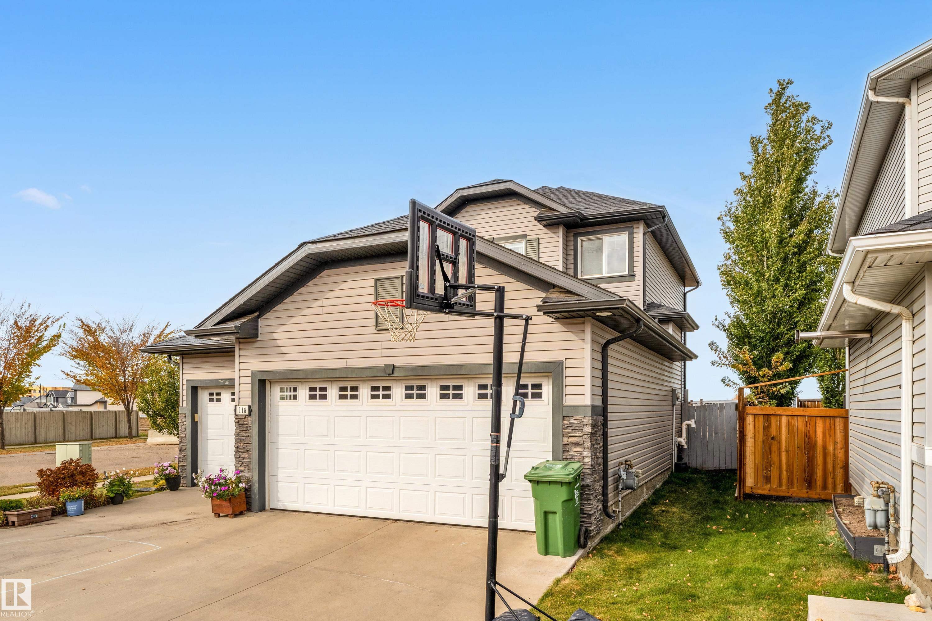 Photo 2 at 118 Rue Montalet, Dansereau Meadows, Beaumont
