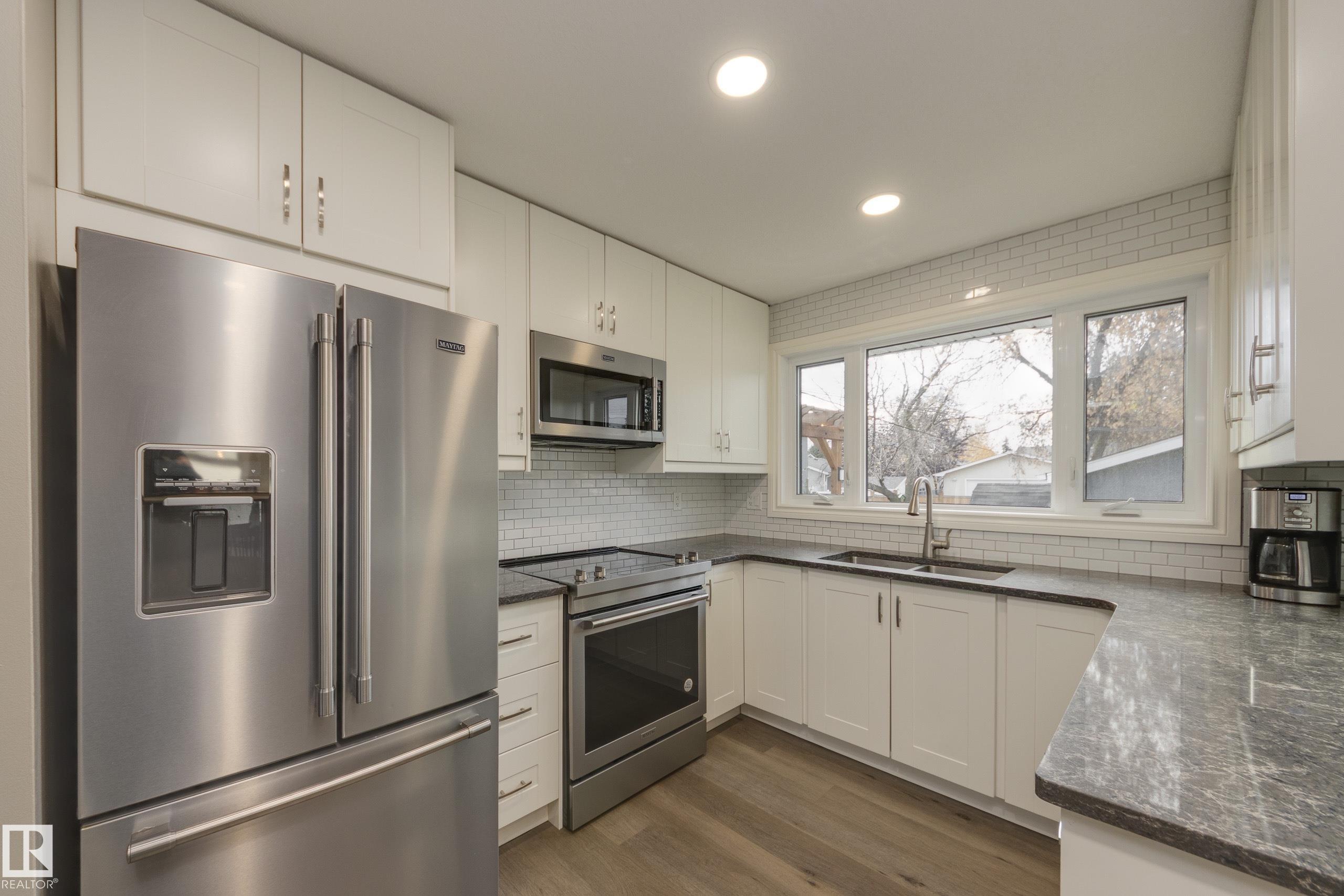 Photo 13 at 16107 80 Avenue NW, Elmwood, Edmonton