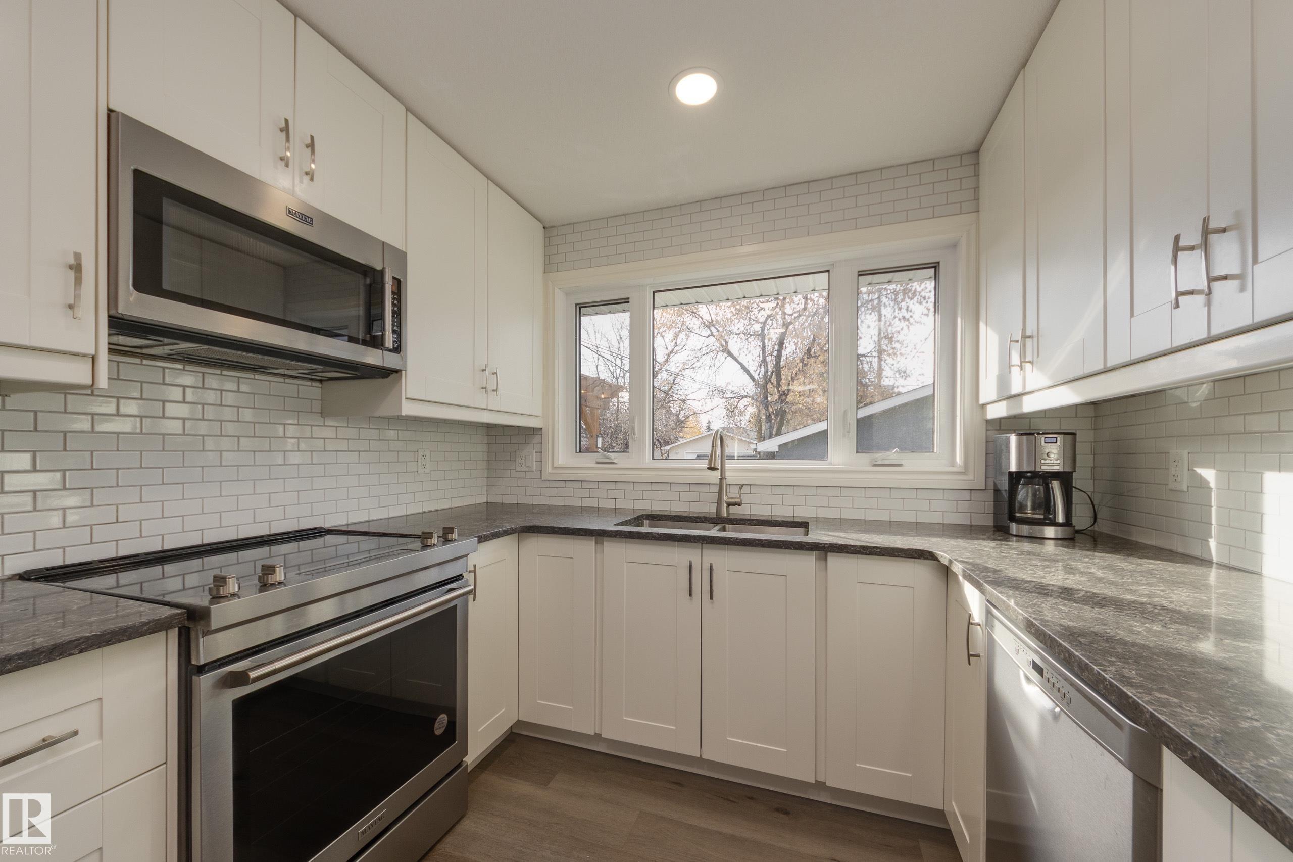 Photo 14 at 16107 80 Avenue NW, Elmwood, Edmonton