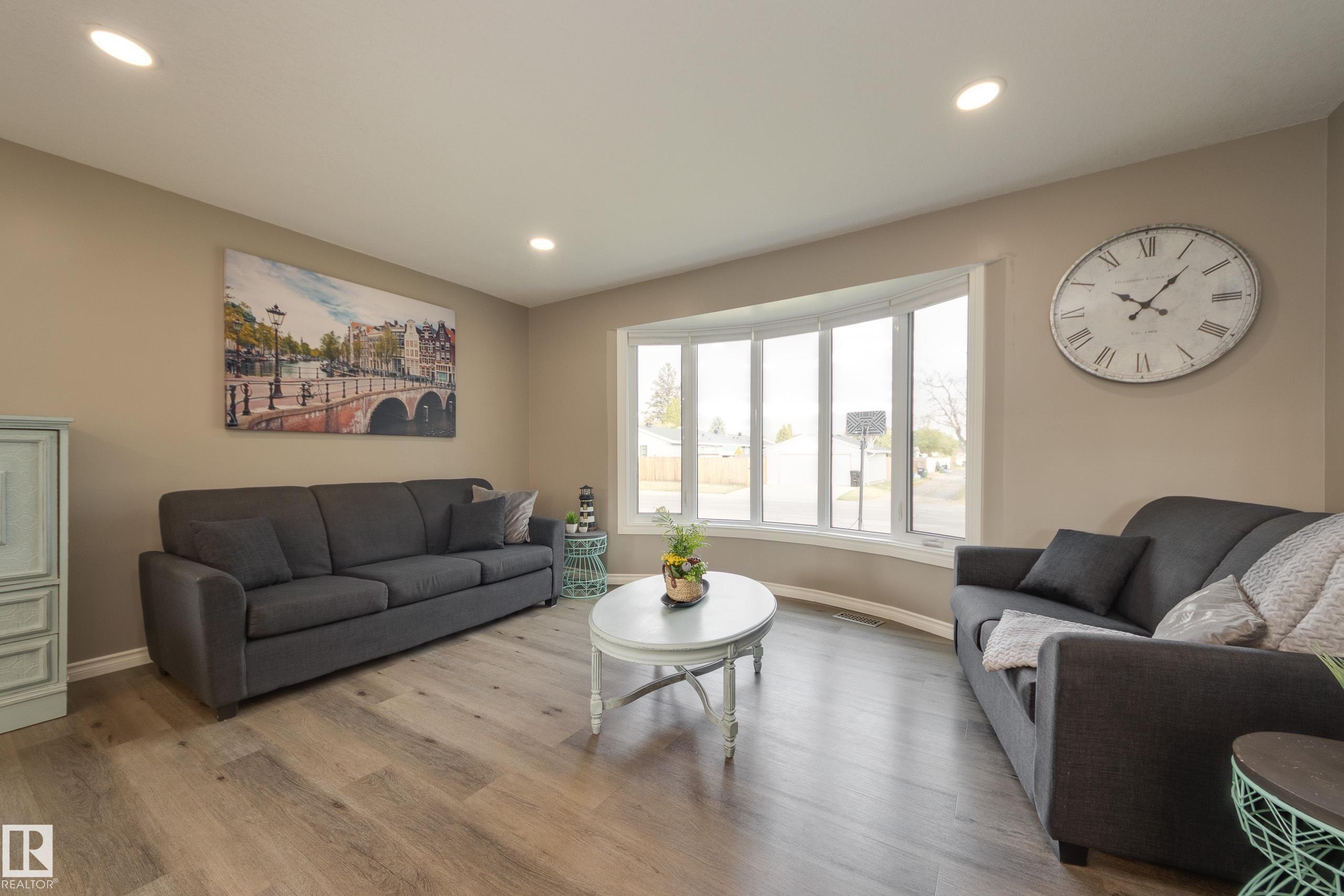 Photo 4 at 16107 80 Avenue NW, Elmwood, Edmonton