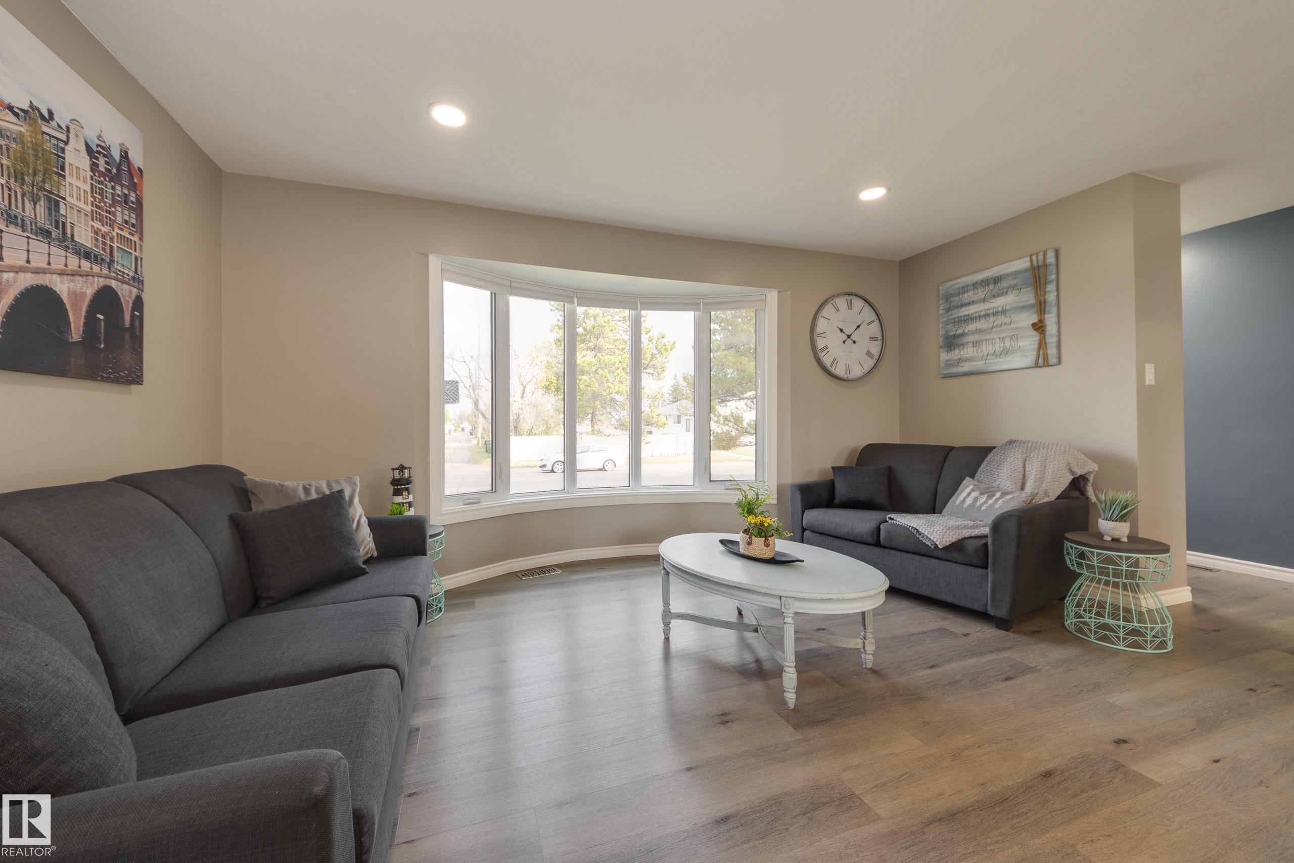Photo 5 at 16107 80 Avenue NW, Elmwood, Edmonton