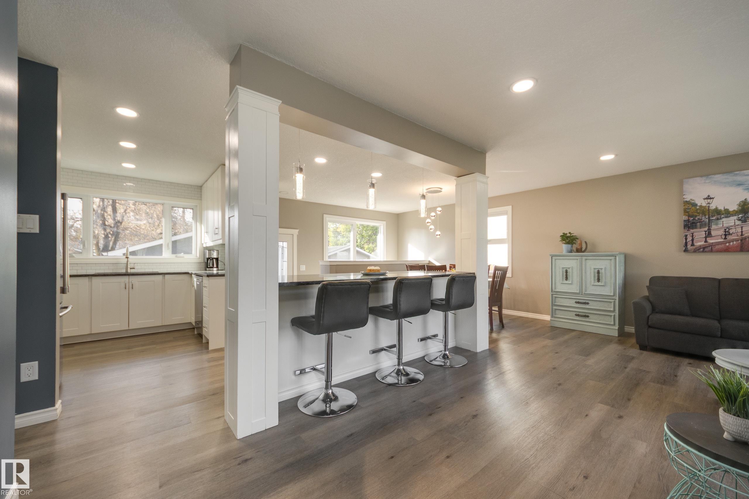 Photo 7 at 16107 80 Avenue NW, Elmwood, Edmonton